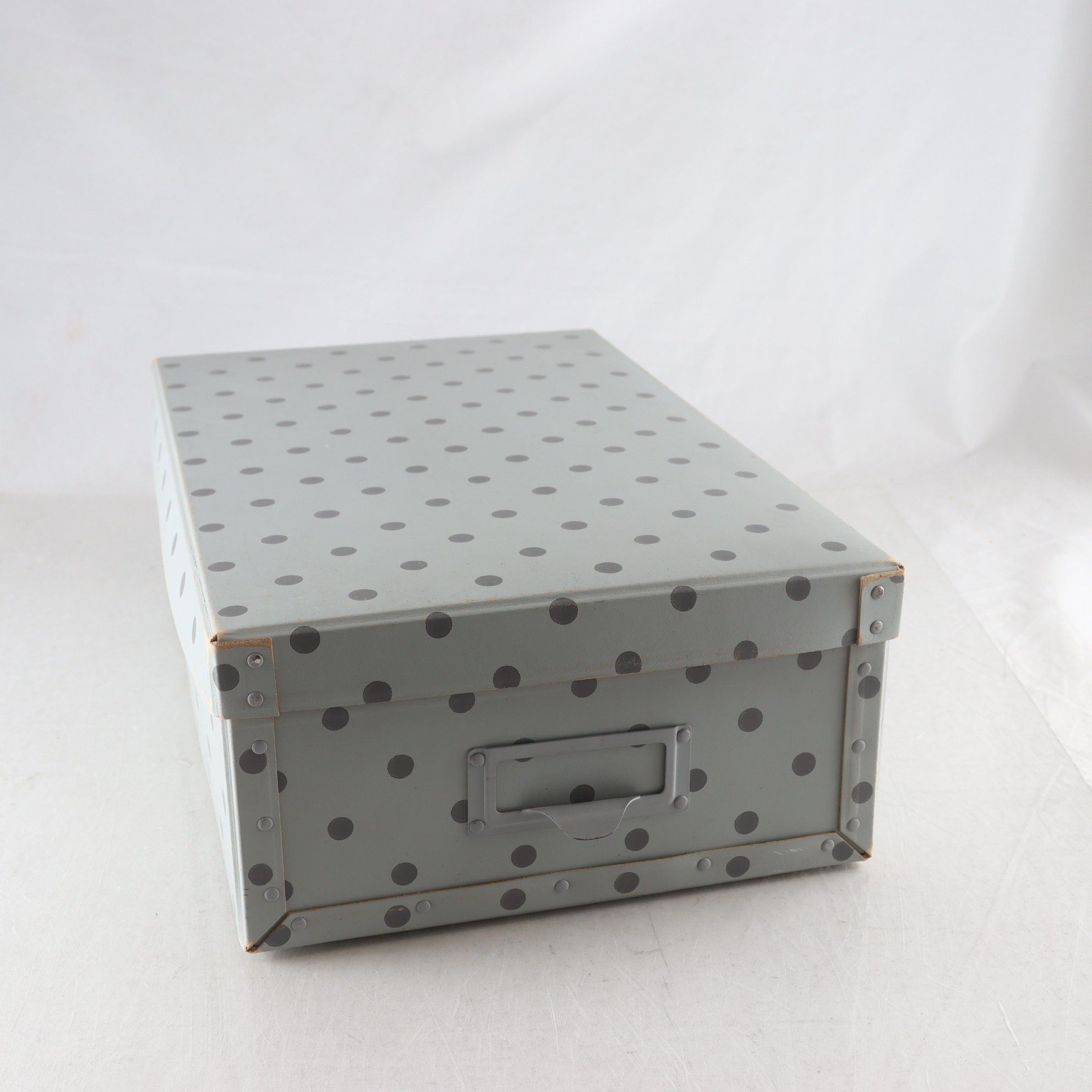 Förvaringslåda, papp, retro. Samfraktas ej.