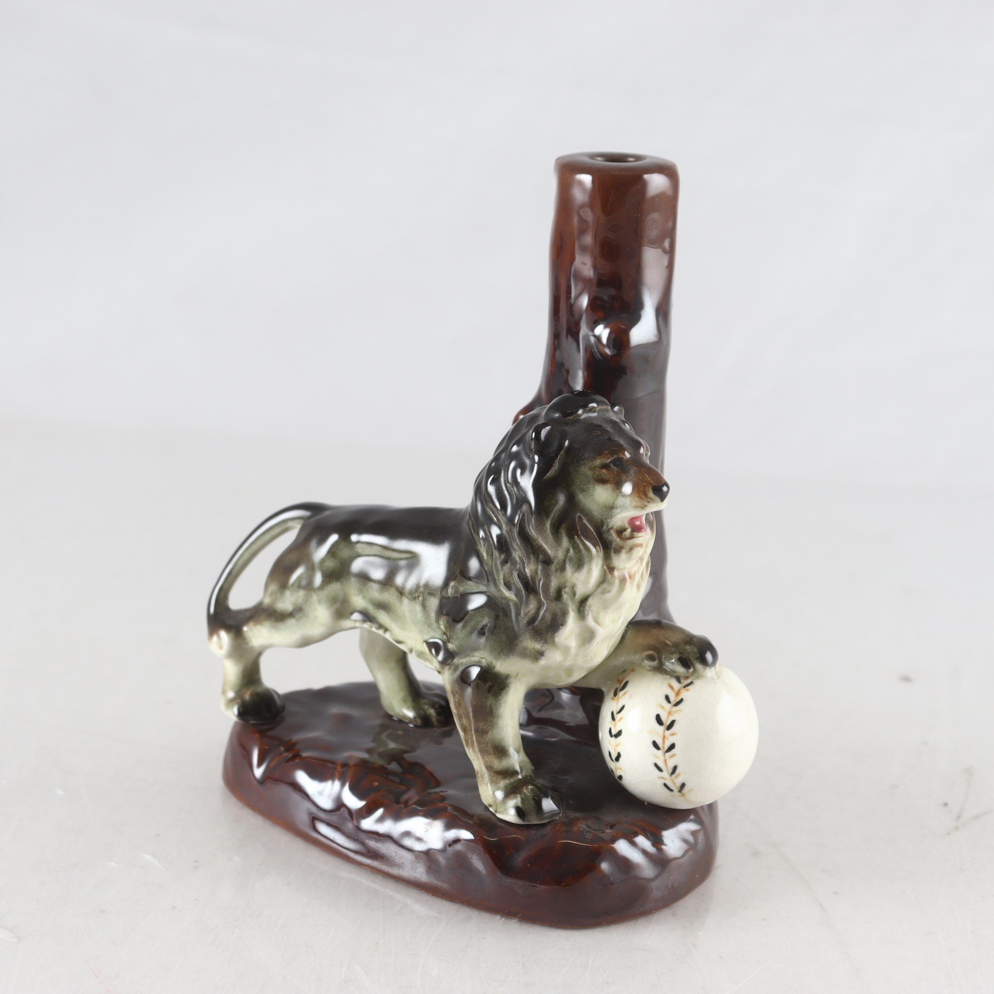 Lampfot, lejon, majolika