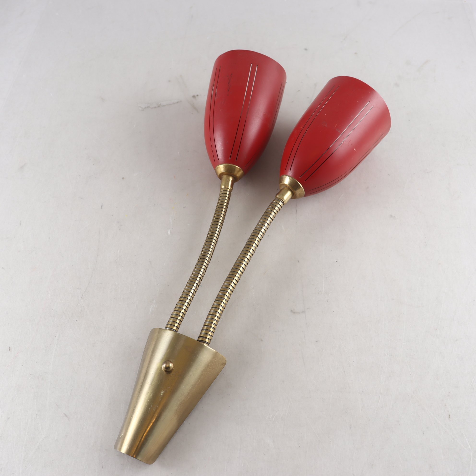 Vägg / sänglampa, tvåarmad, vintage, mässing, metall. Samfraktas ej.