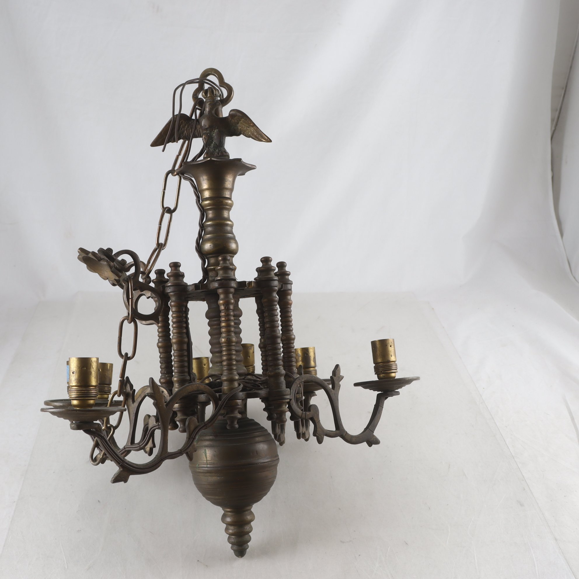 Taklampa, gedigen mässing. Endast avhämtning.