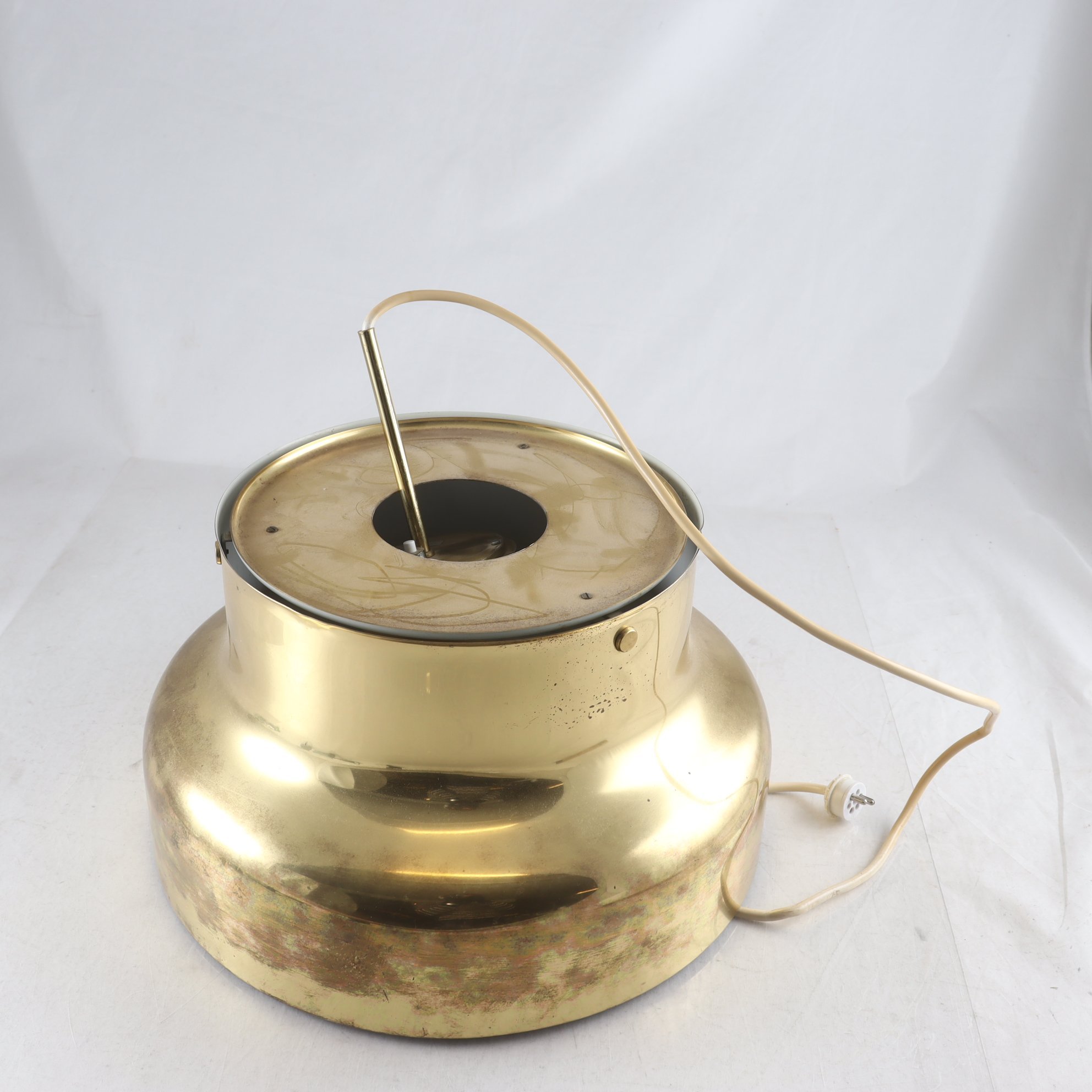 Taklampa, mässing. Endast avhämtning.