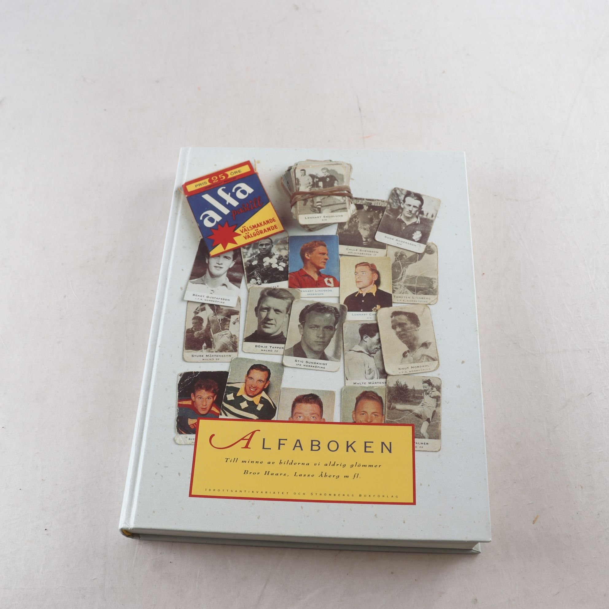 Alfaboken: Till minne av bilderna vi aldrig glömmer