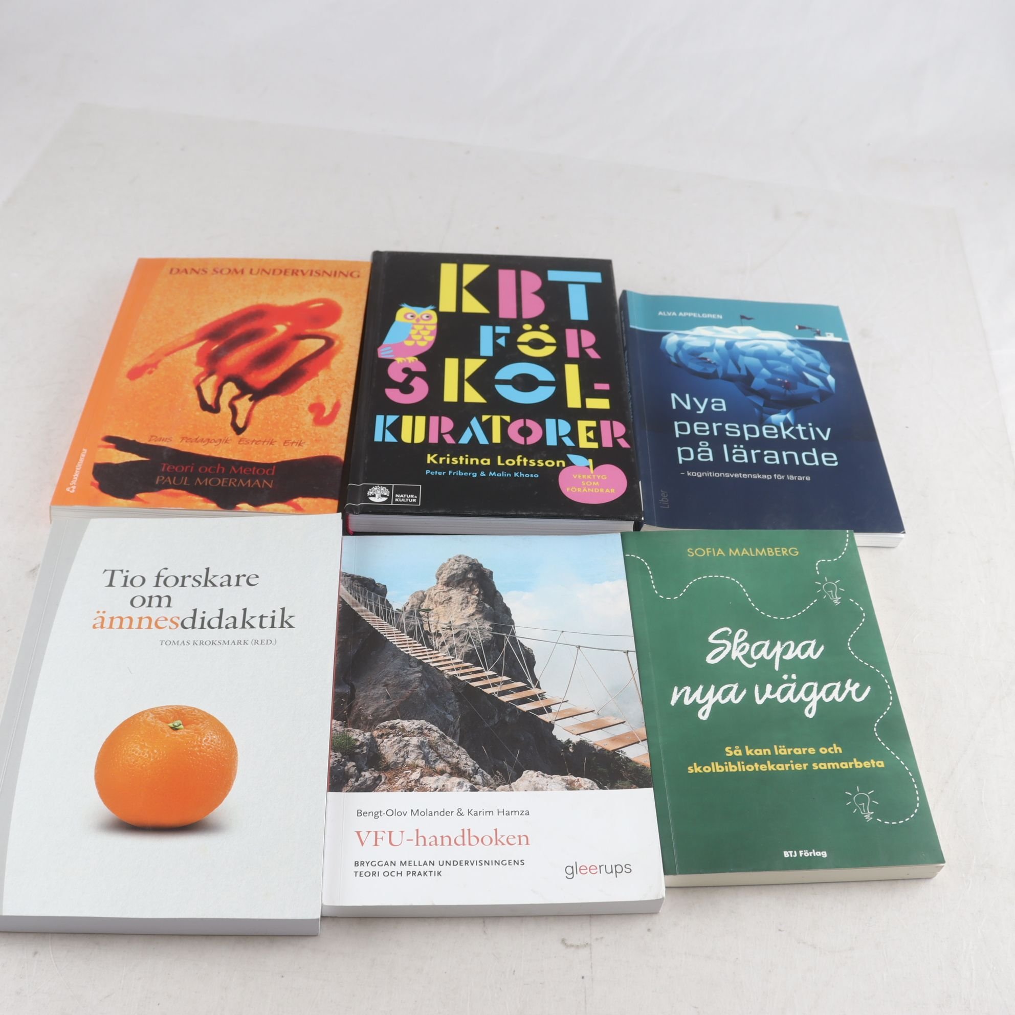 Kurslitteratur för lärarutbildning, bokpaket med 6 volymer