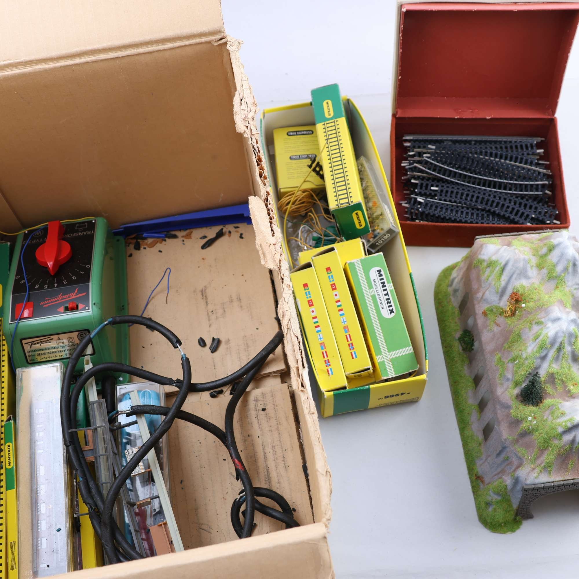 Tågset, Minitrix w germany, blandat med olika tillbehör etc. Endast avhämtning.