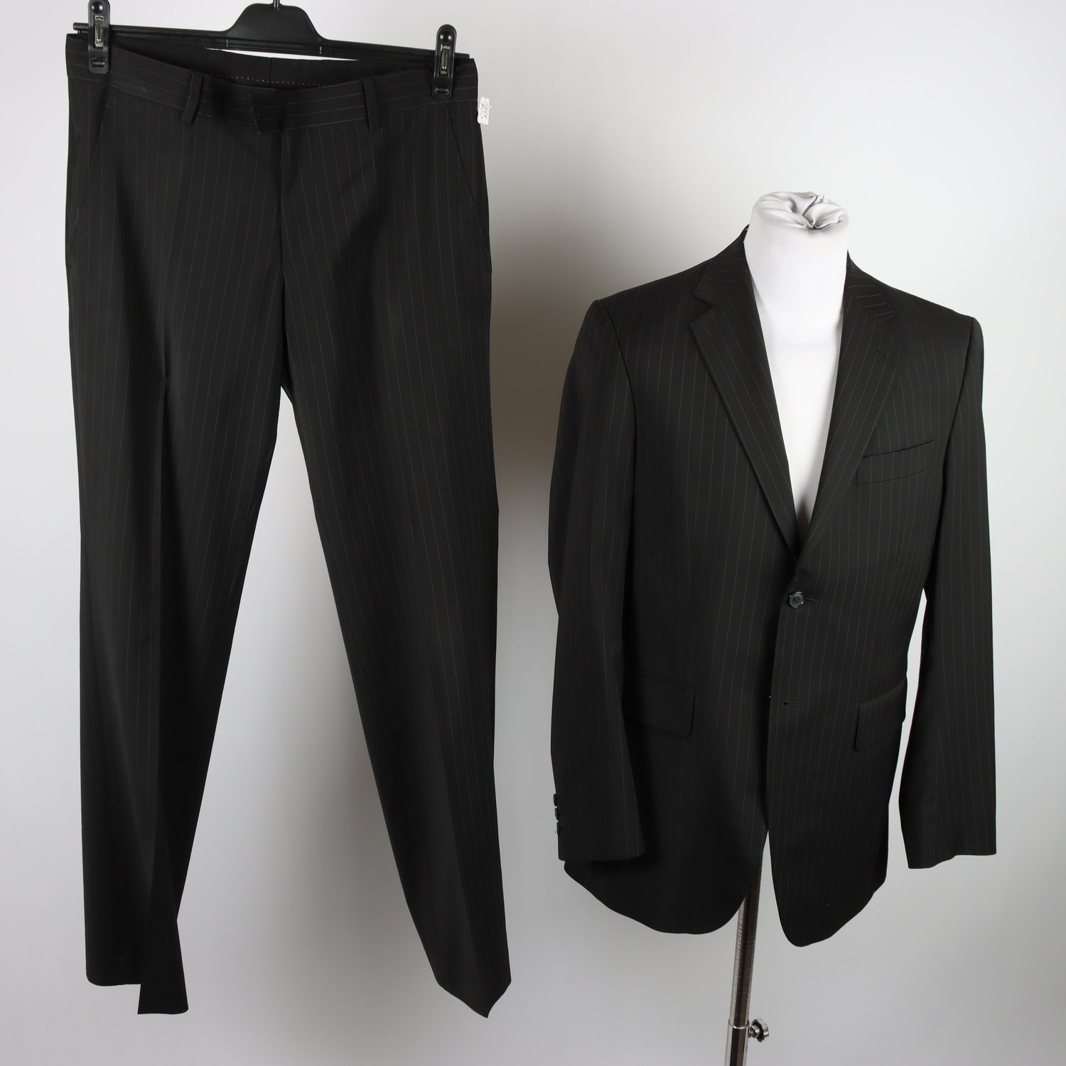 Kostym, Tiger of Sweden, svart, randig, ullmix, stl. 48.