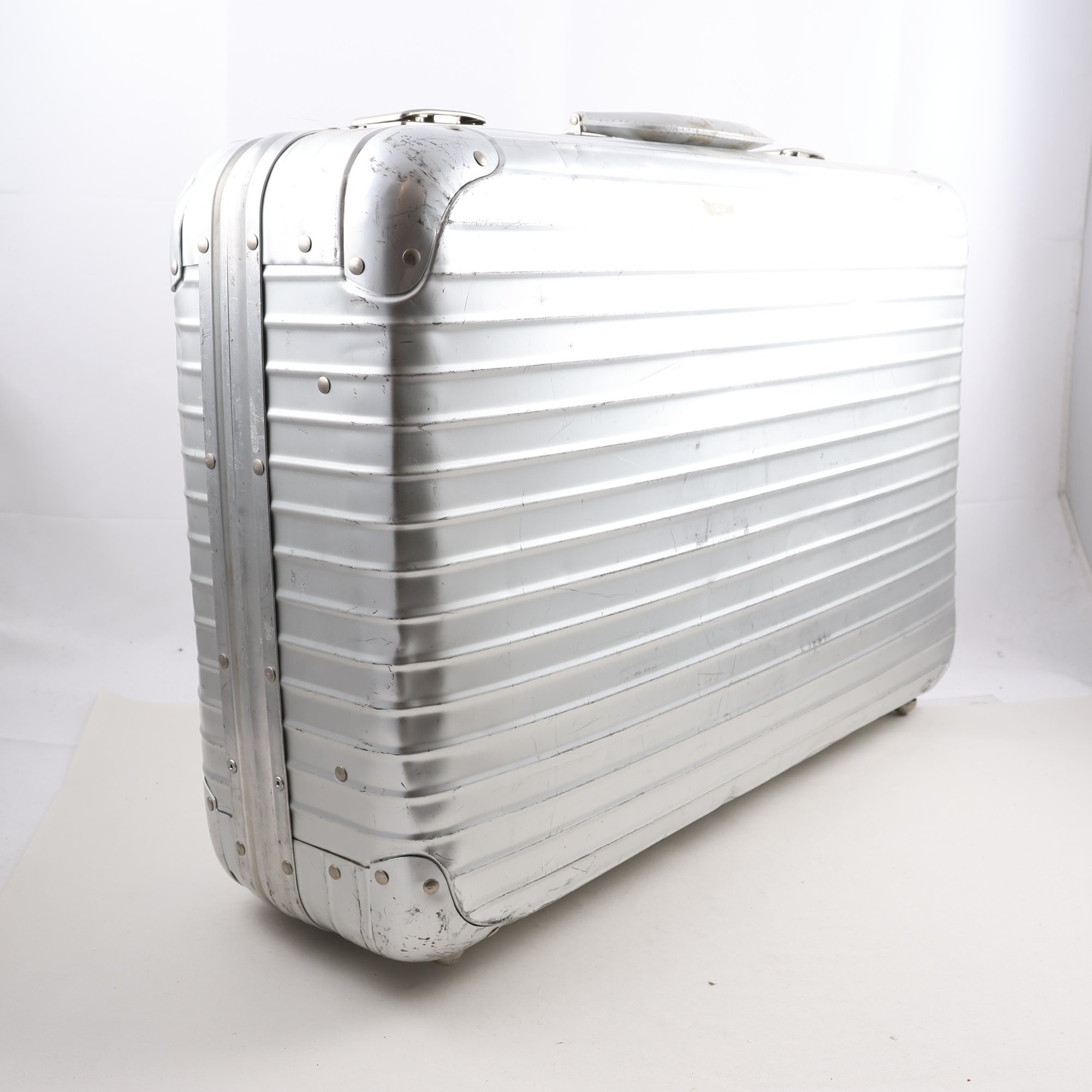 Resväska, aleminium, silver. Endast avhämtning