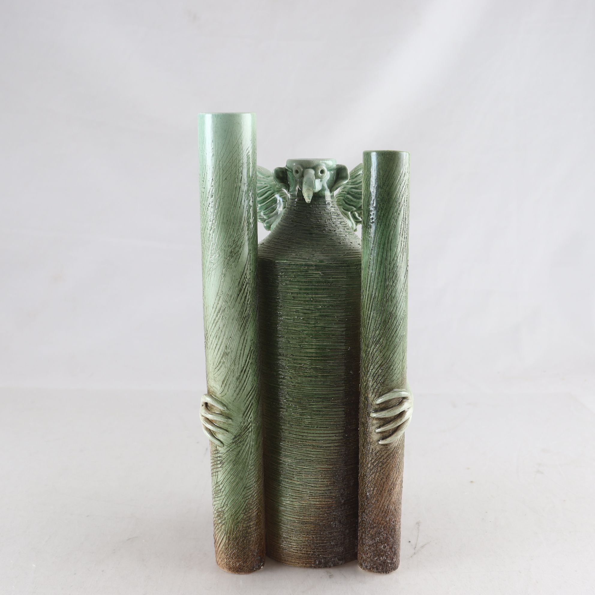 Vas, keramik, sign Miki Ryvola. Endast avhämtning.