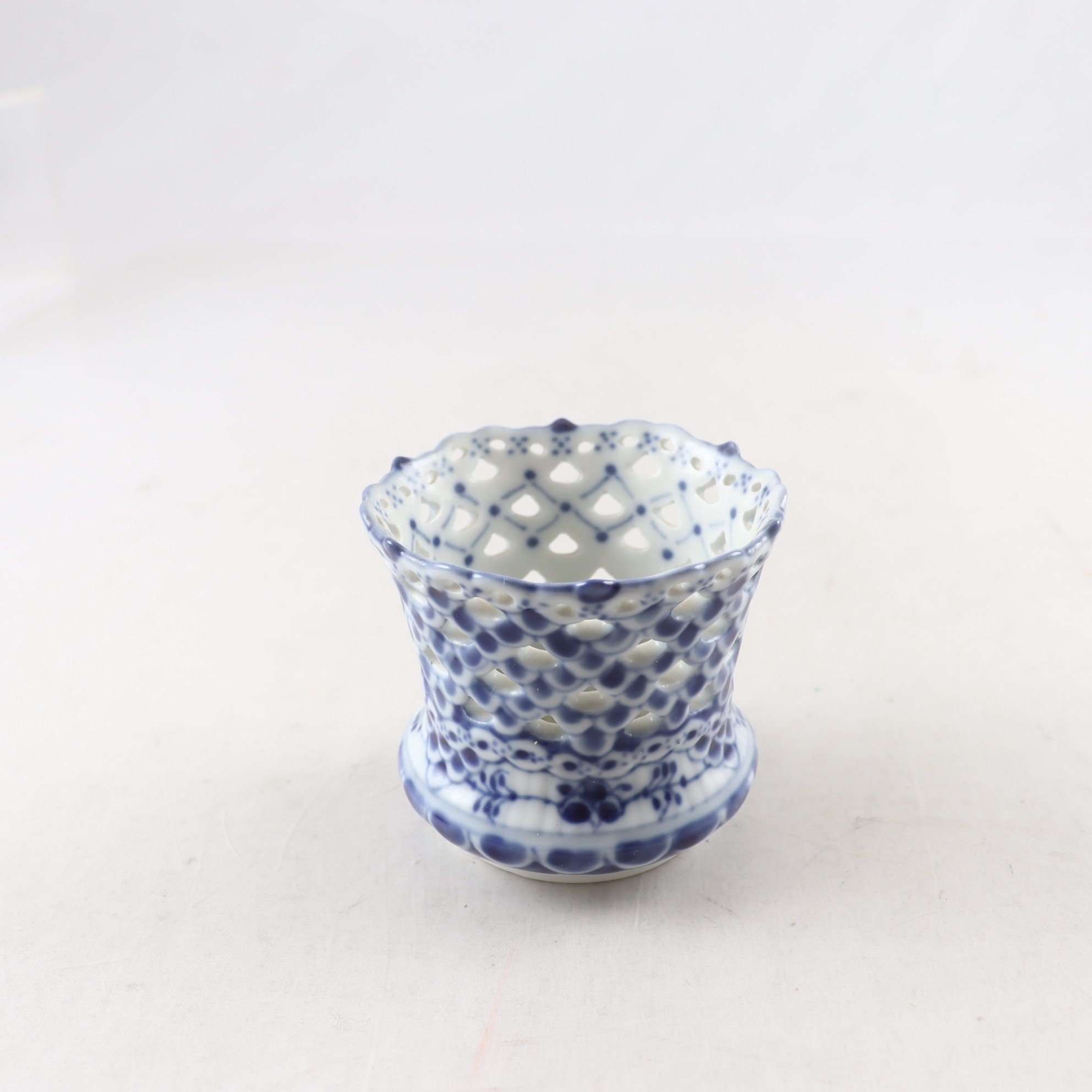 Kruka, Royal Copenhagen, ”Musselmalet helblond”, porslin.