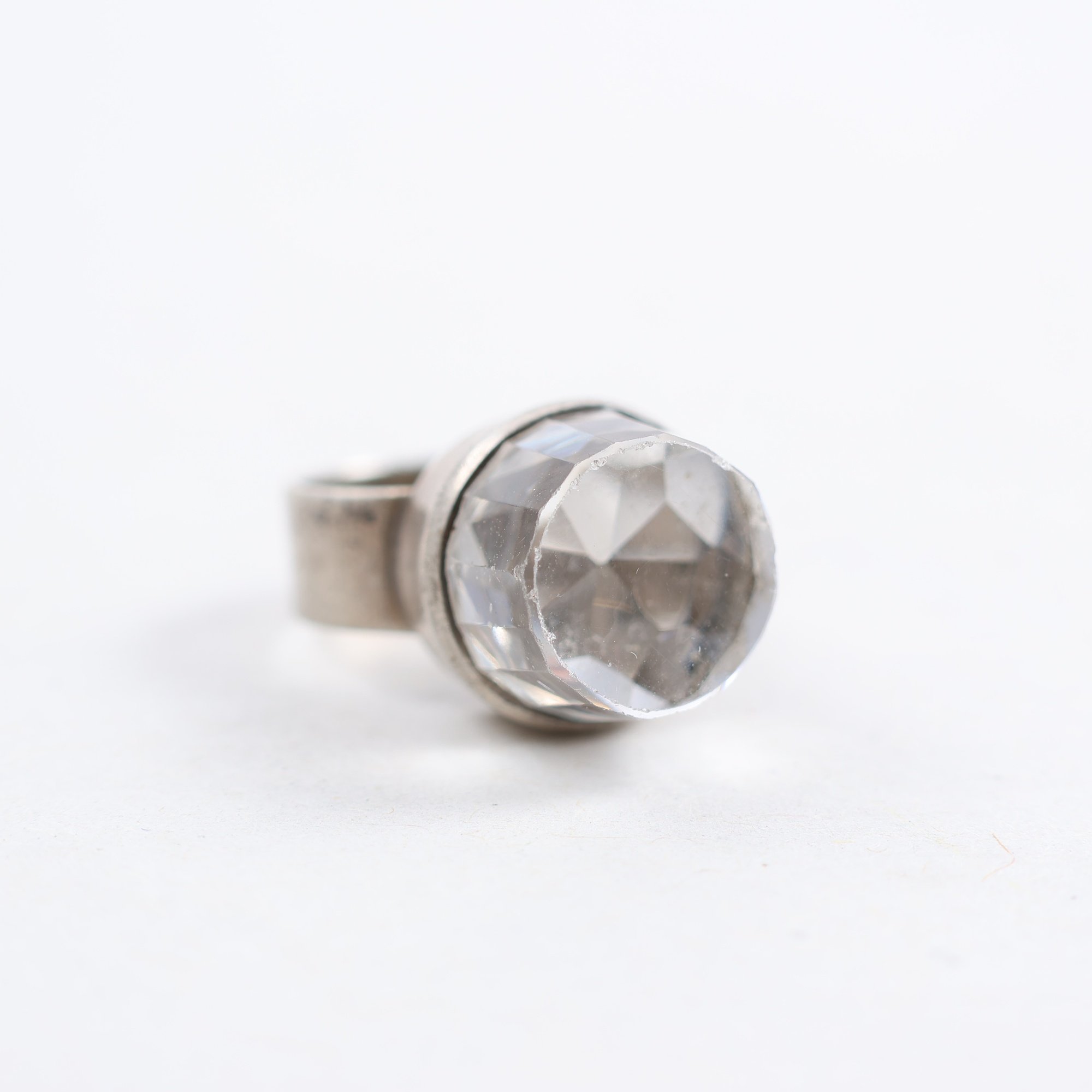 Ring med vit sten, silver 835, brv: 6.7g