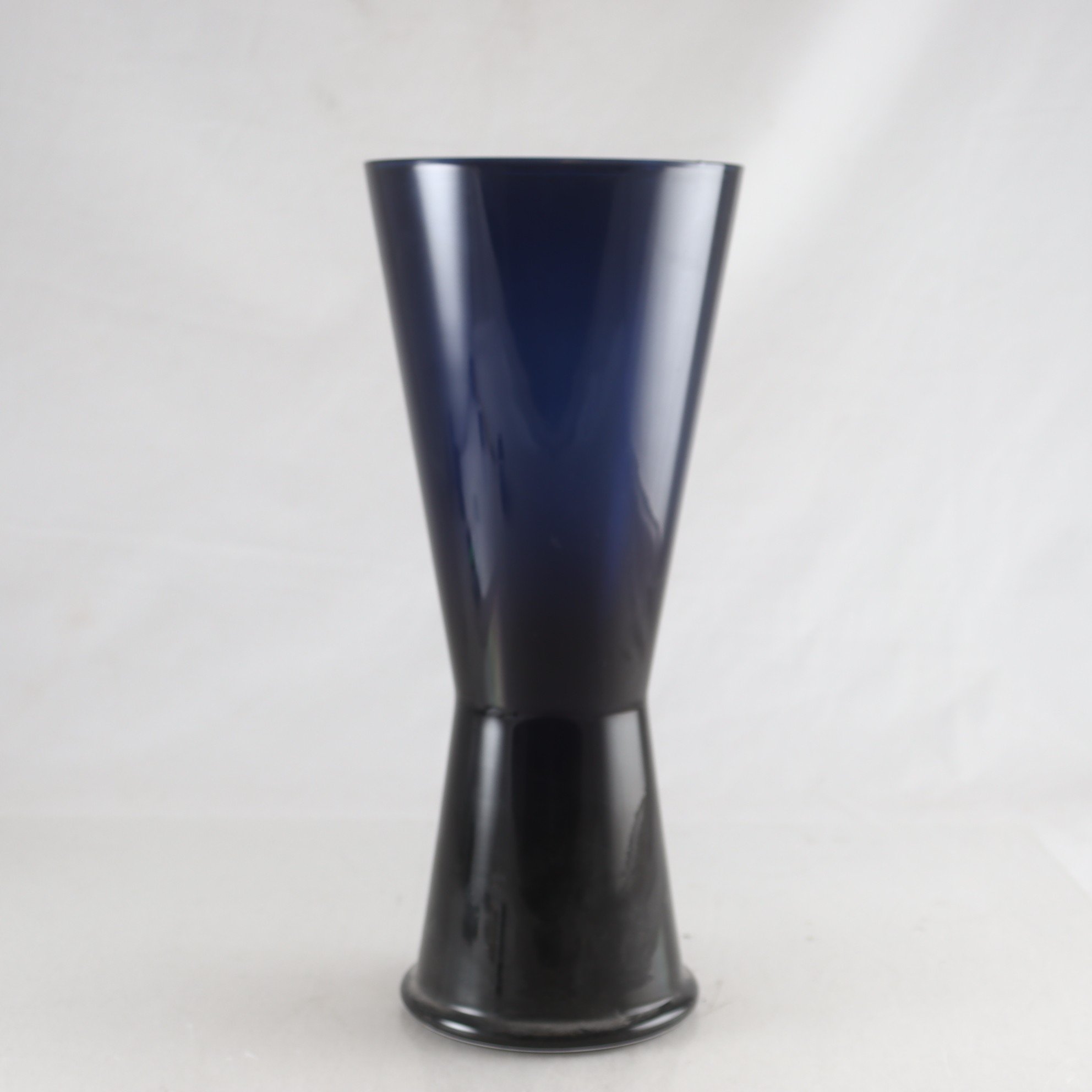 Vas, blått glas, Martti Rytkönen, Orrefors. Endast avhämtning.