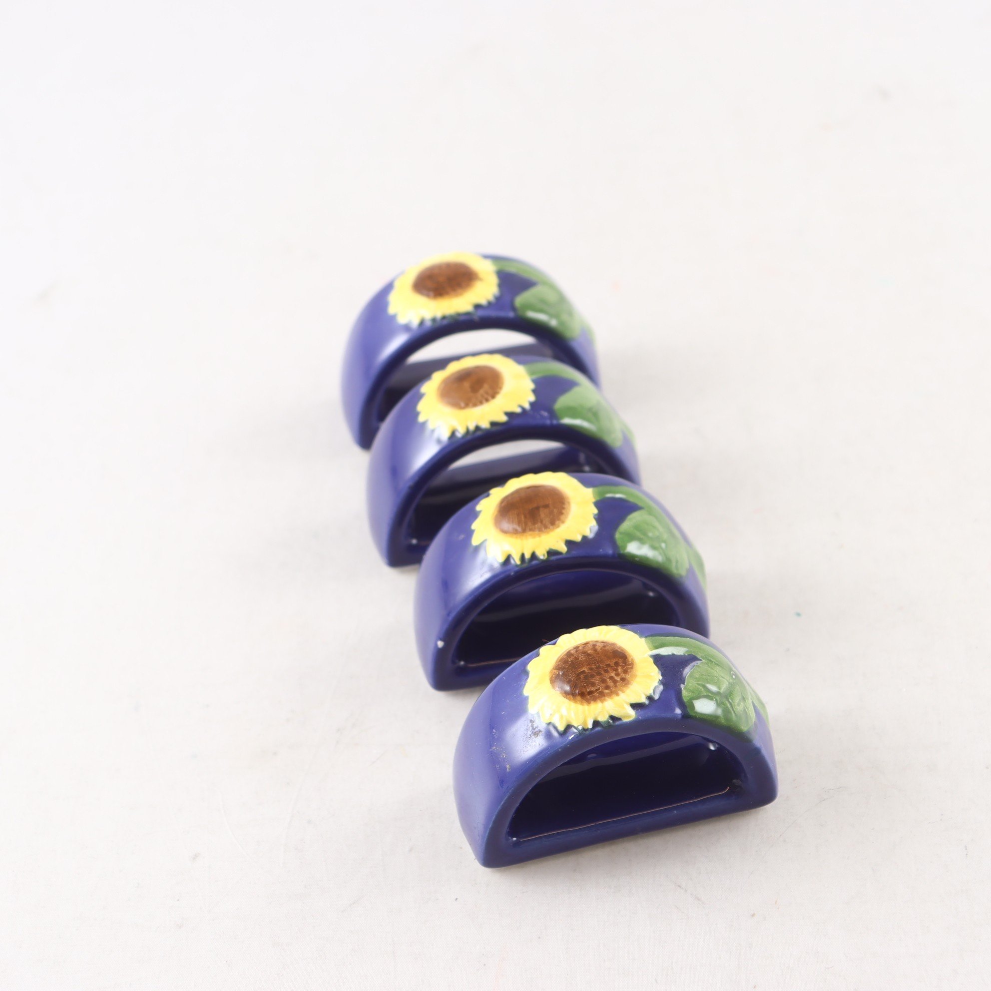 Servettringar, ”Solros”, porslin, 4 st.