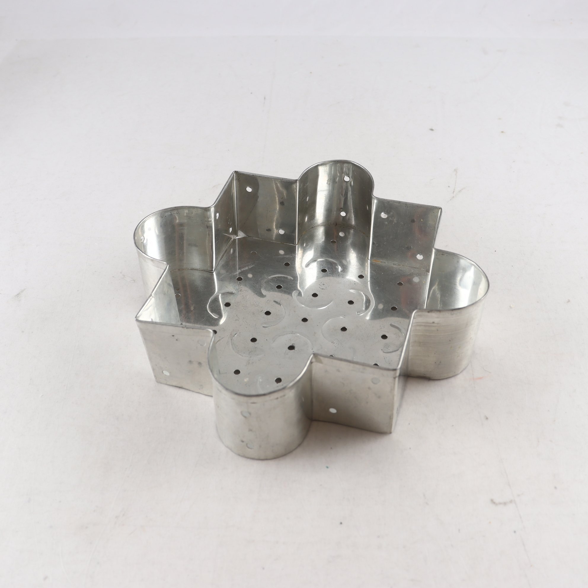 Äggostform, Bohuslän, metall.