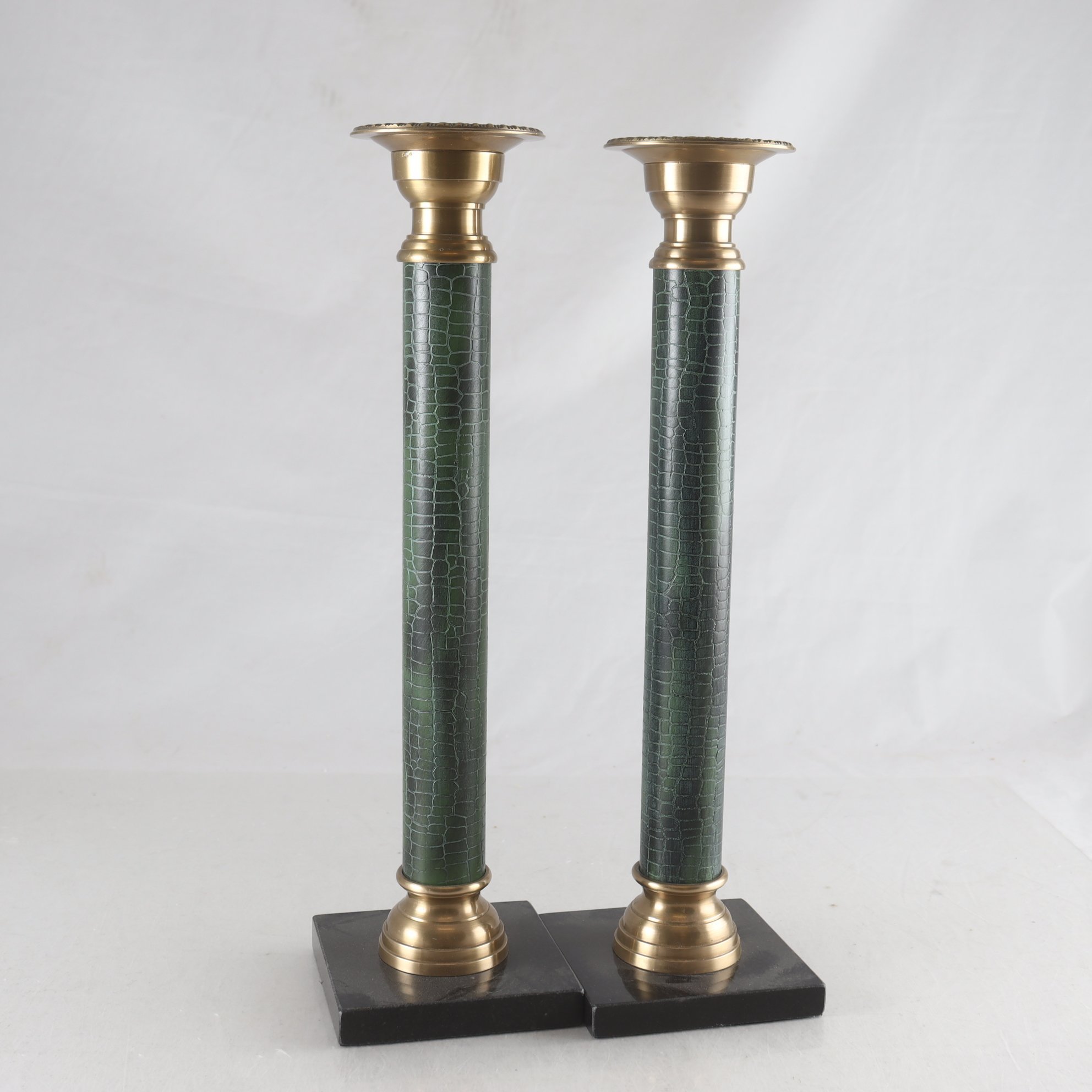 Paret ljusstakar, metall med fot av sten, Oscar & Clothilde. Samfraktas ej.