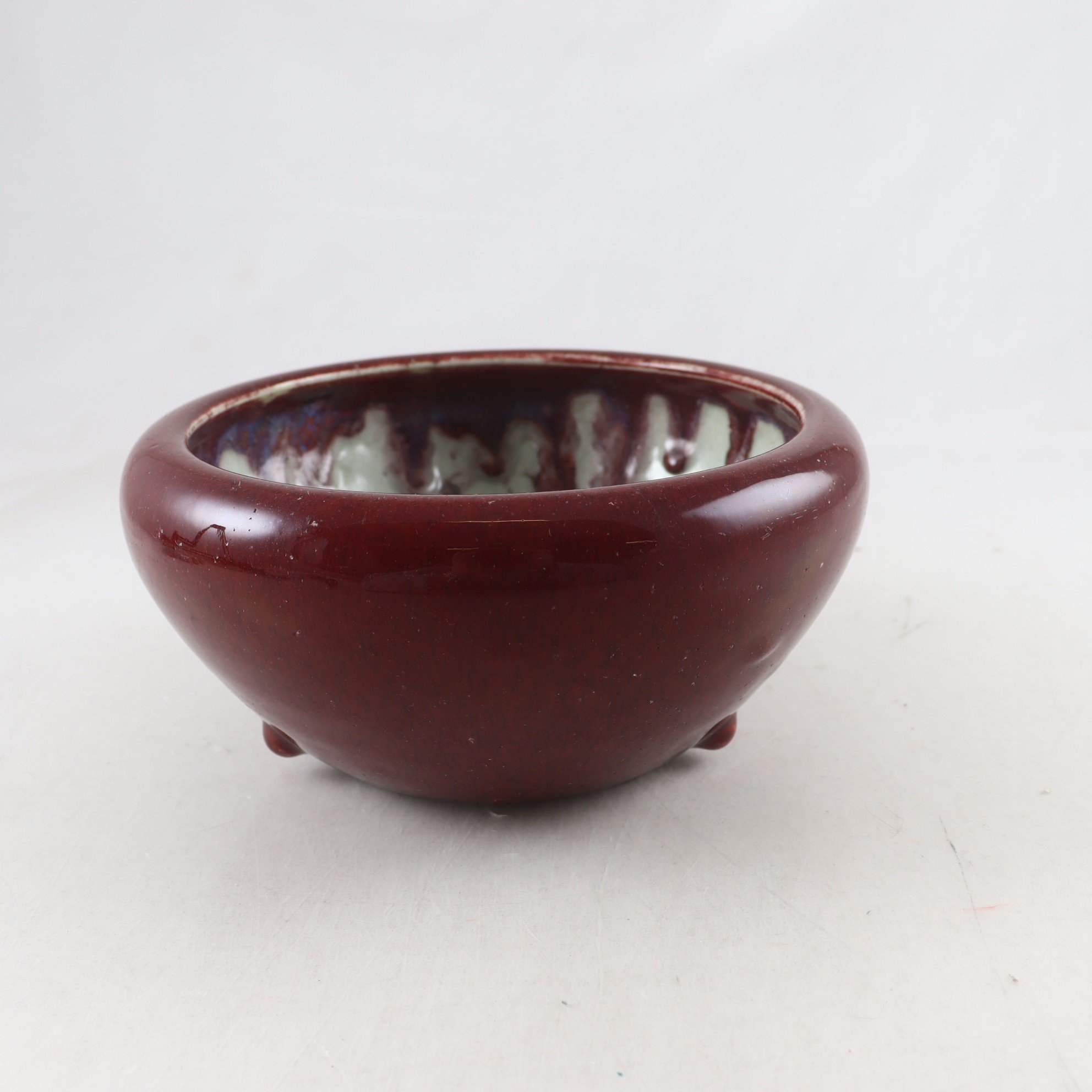 Rökelsekar, Kina, ”Sang de Beuf”, oxblodsröd glasyr. Samfraktas ej