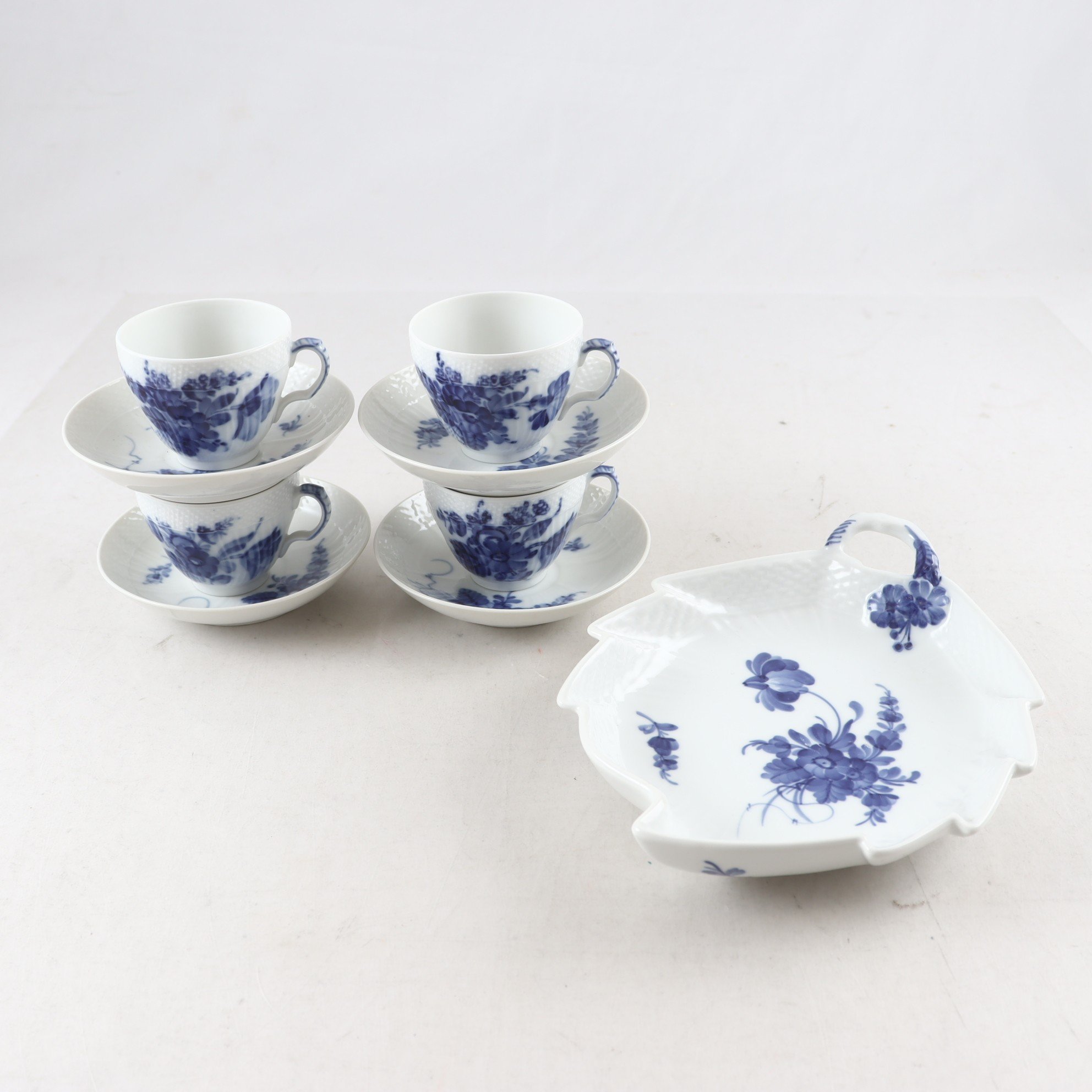 Kaffekopp & fat, Kakfat, Royal Copenhagen, ”Blå Blomst”, 9 del. Samfraktas ej