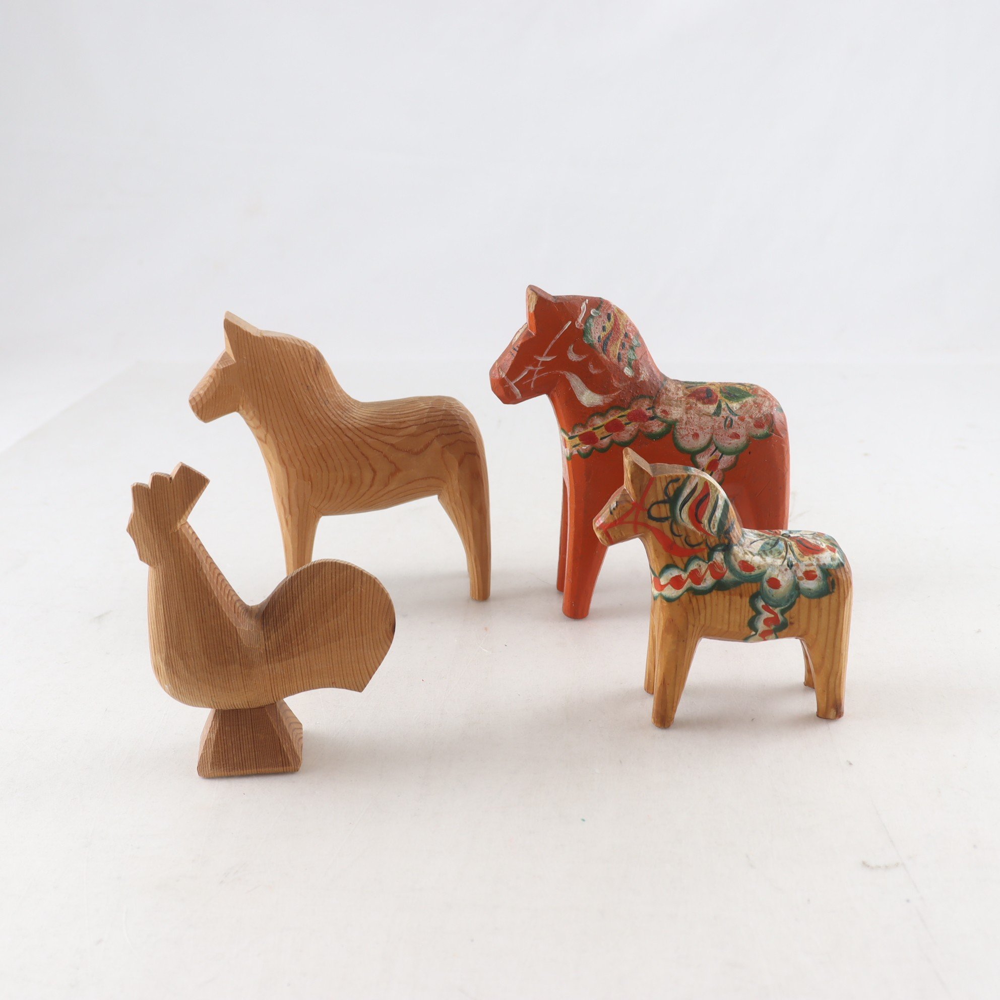 Dalahästar & tupp, trä, 4 st.