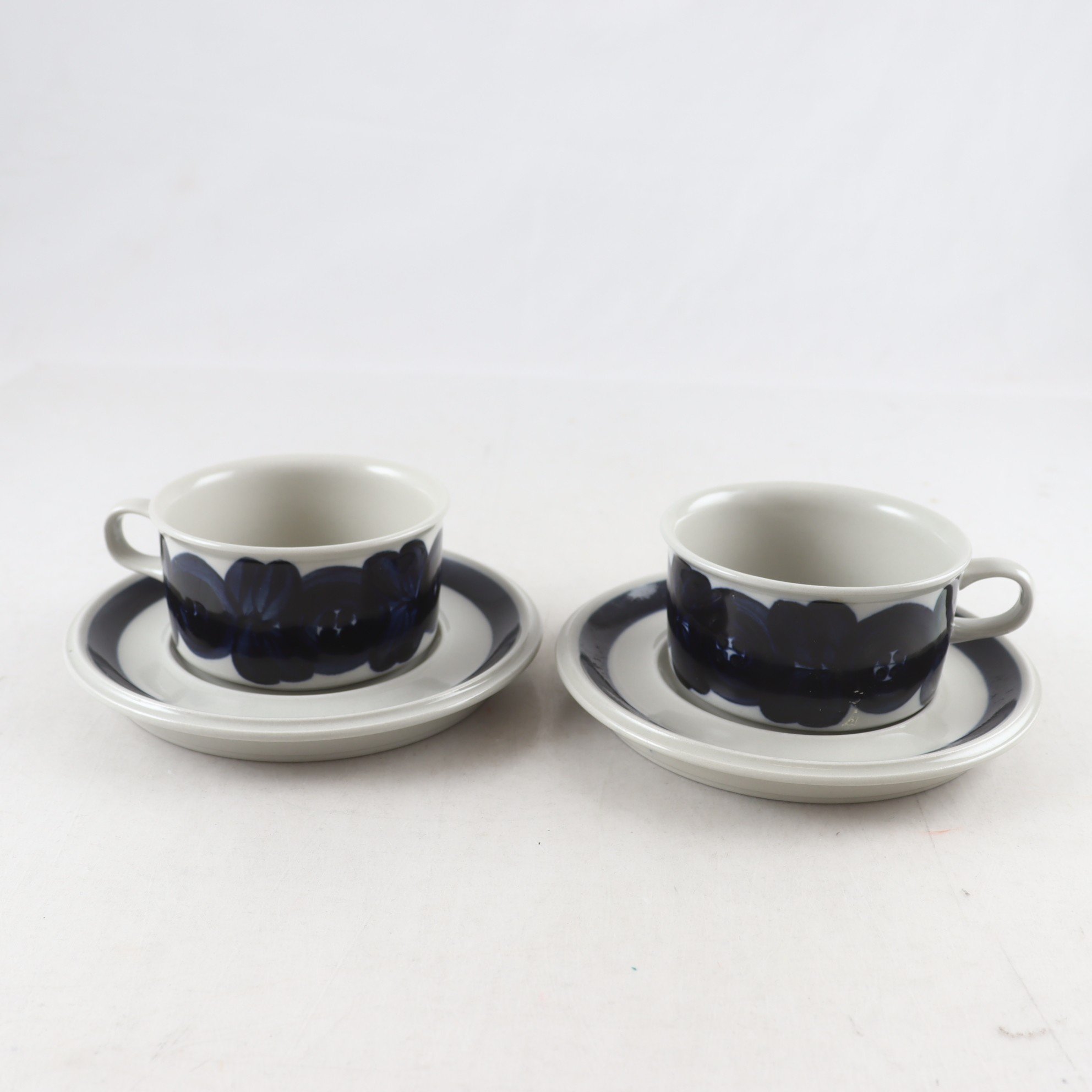 Tekopp & fat, Arabia, ”Anemone”, Ulla Procopé, 2 st. Samfraktas ej