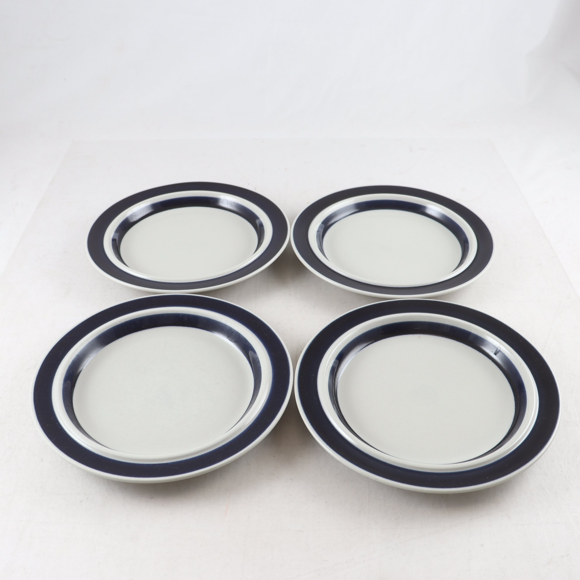 Tallrikar, Arabia, ”Anemone”, Ulla Procopé, 4 st. Samfraktas ej