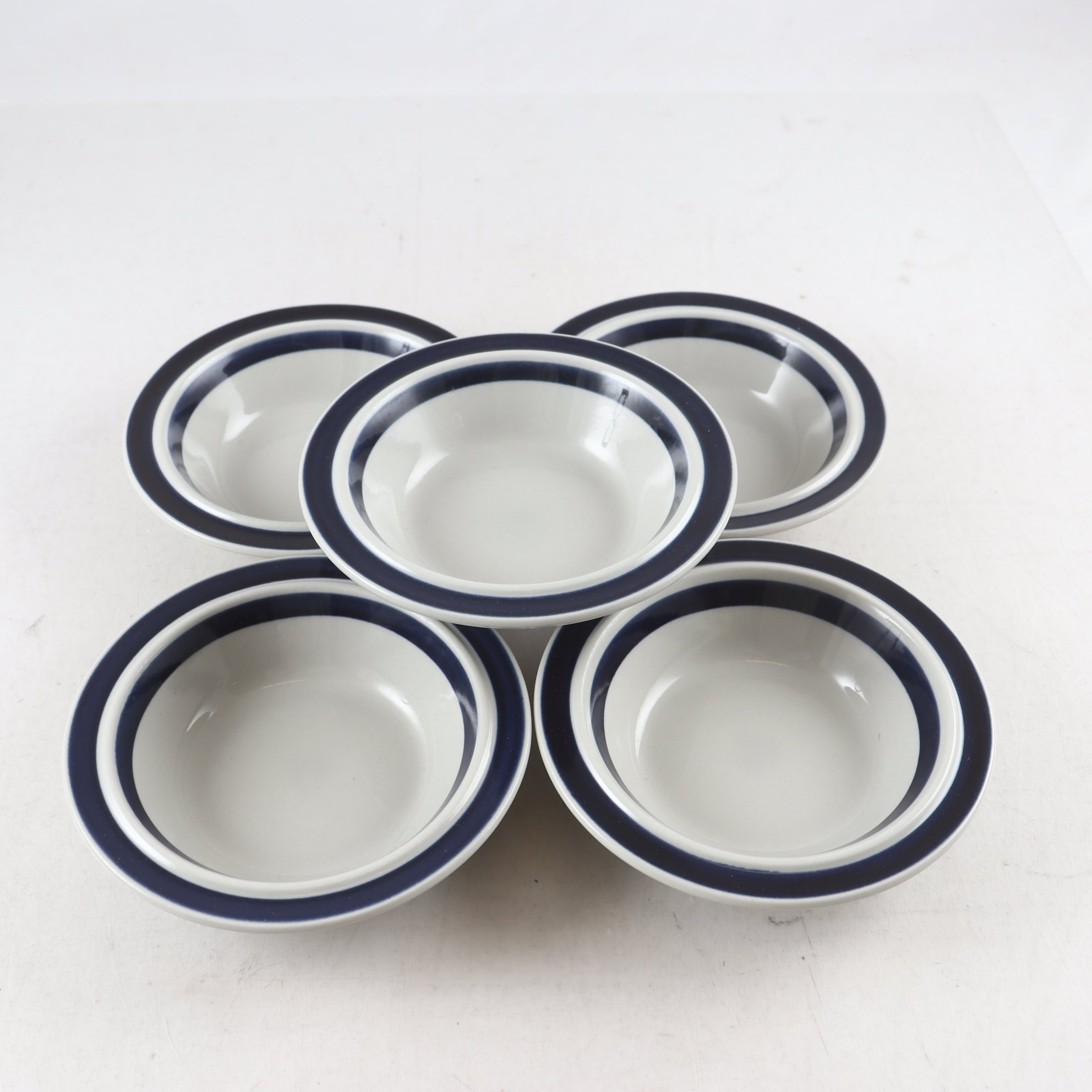 Tallrikar, Arabia, ”Anemone”, Ulla Procopé, djupa, 5 st. Samfraktas ej