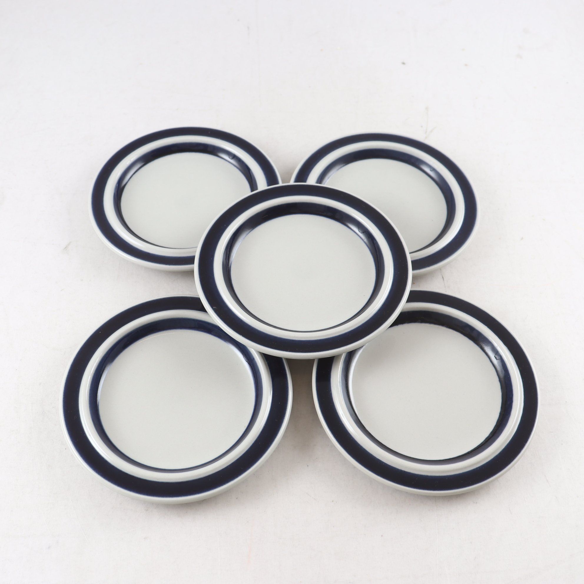 Assietter, Arabia, ”Anemone”, Ulla Procopé, 5 st. Samfraktas ej