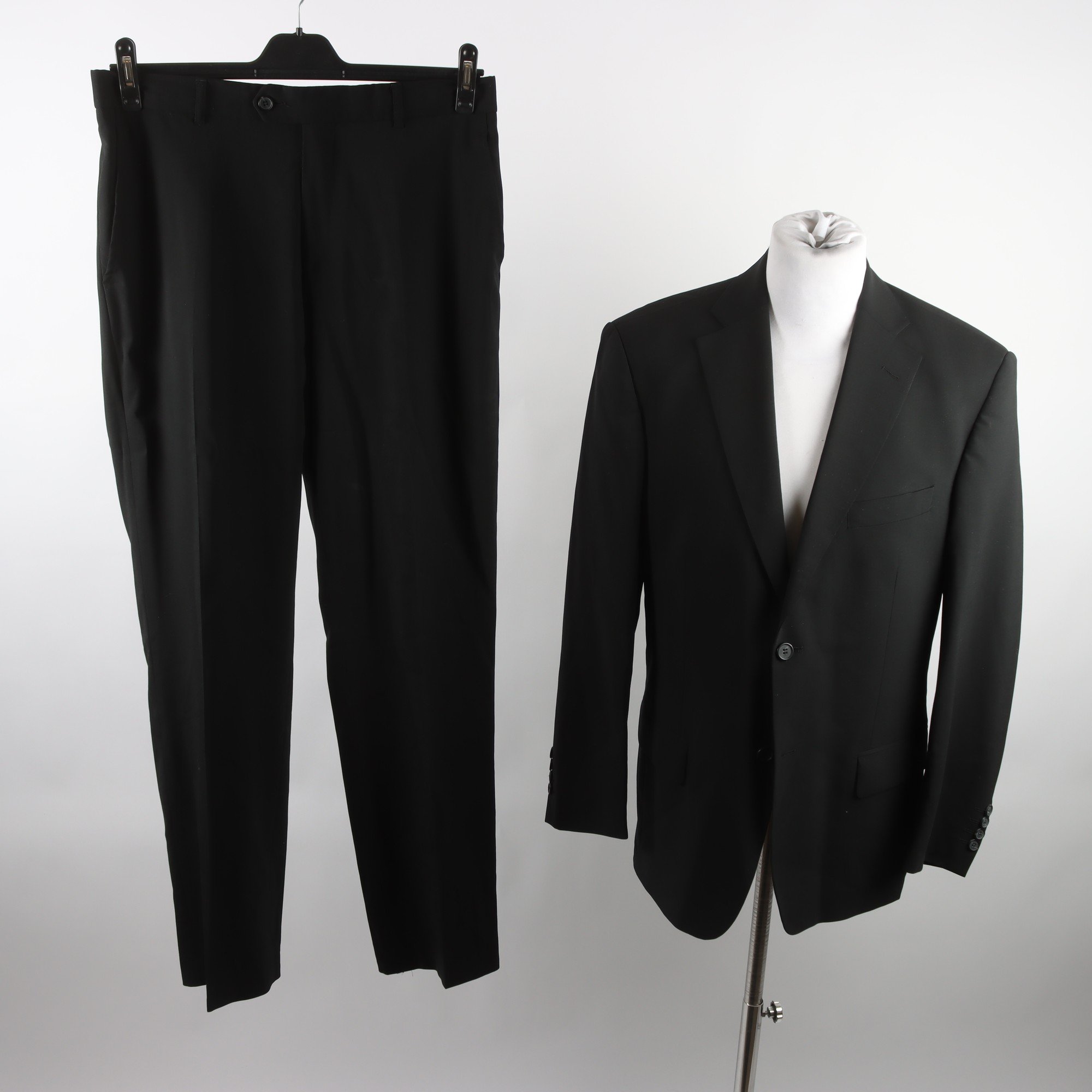 Kostym, Cavaliere, svart, 98% ull, stl. 50.