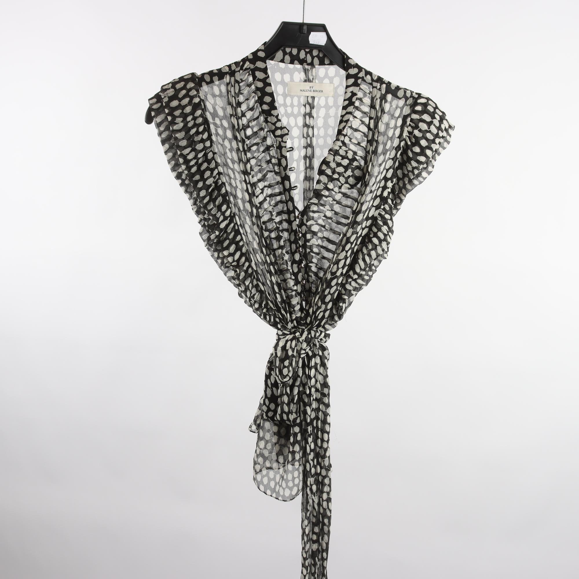 Blus, By Malene Birger, svart, vit, 100% silke, stl. 38.