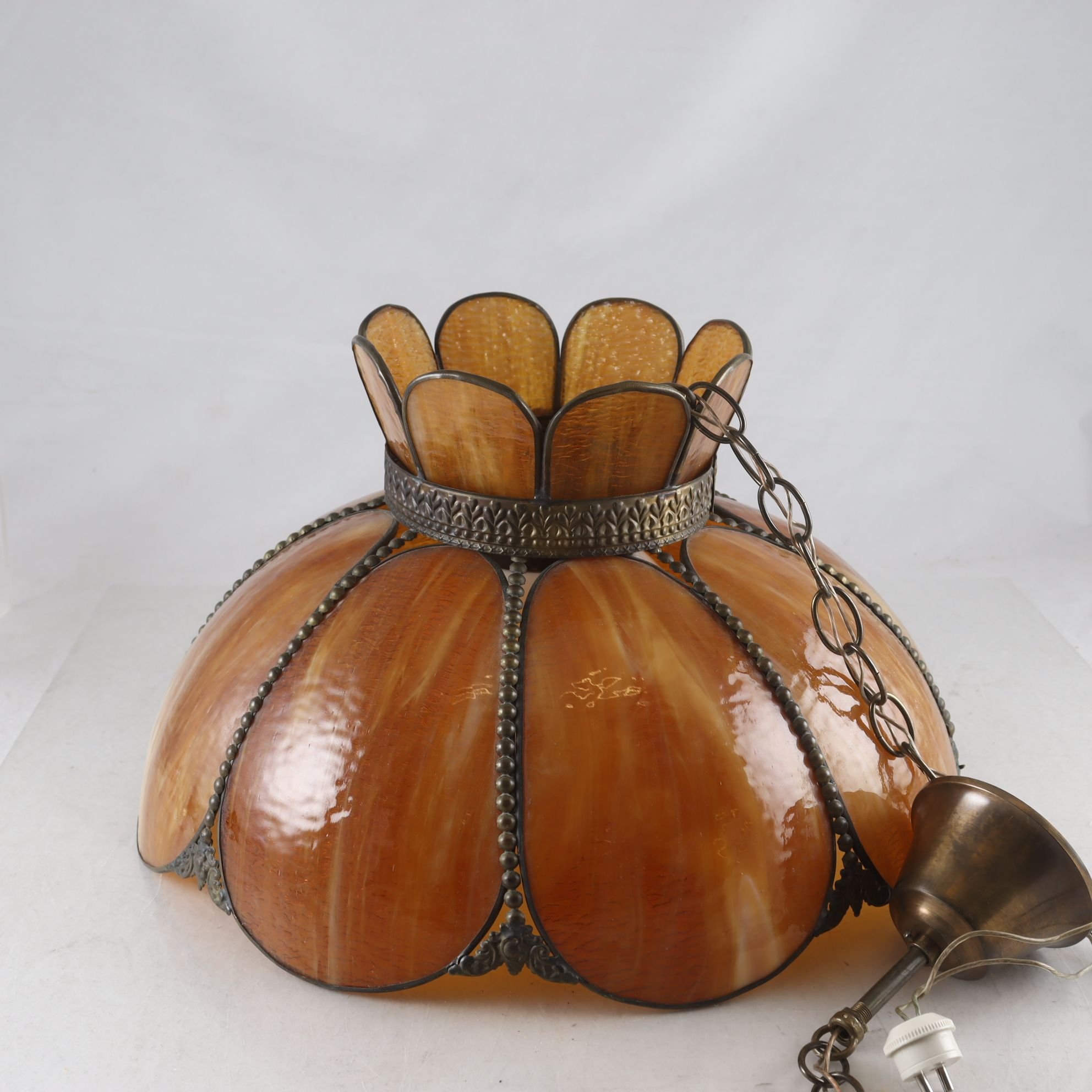 Taklampa, tiffanystil, 1950-tal. Endast avhämtning.