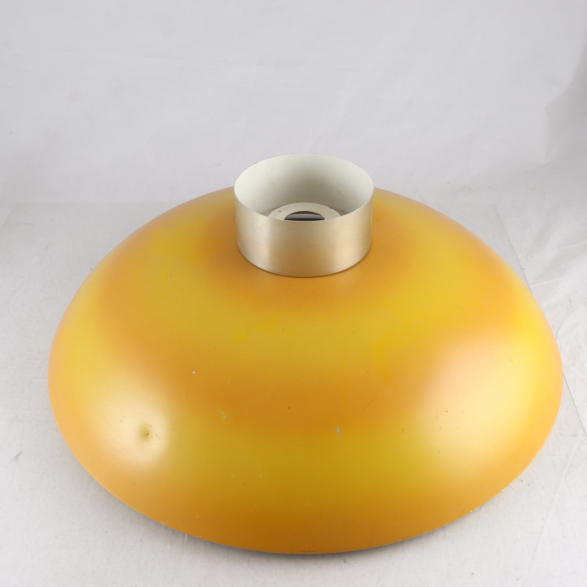 Taklampa, Lampskärm, lackerad plåt, 1970-tal. Endast avhämtning.