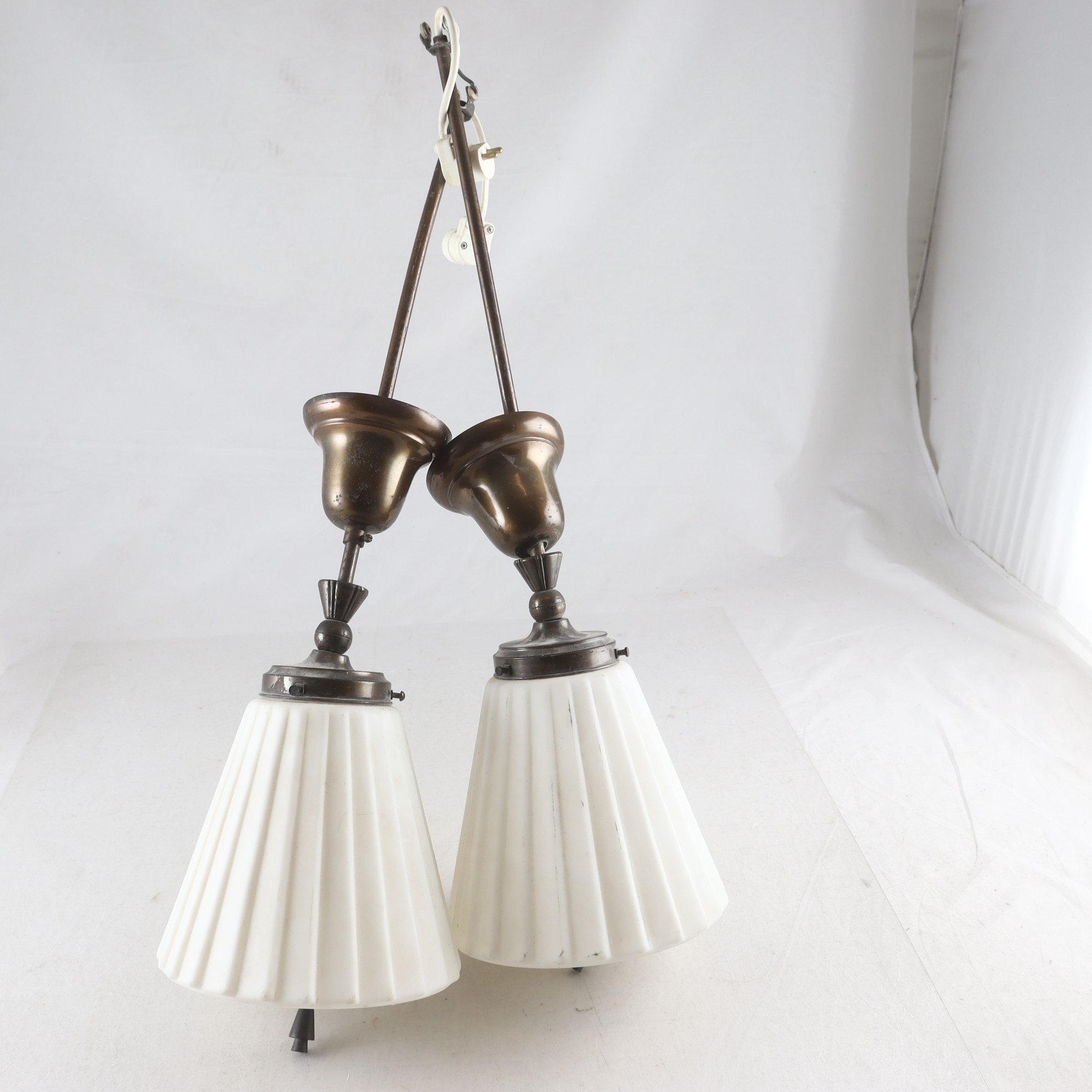 Taklampor, funkis. Trasiga glaskupor. Endast avhämtning.