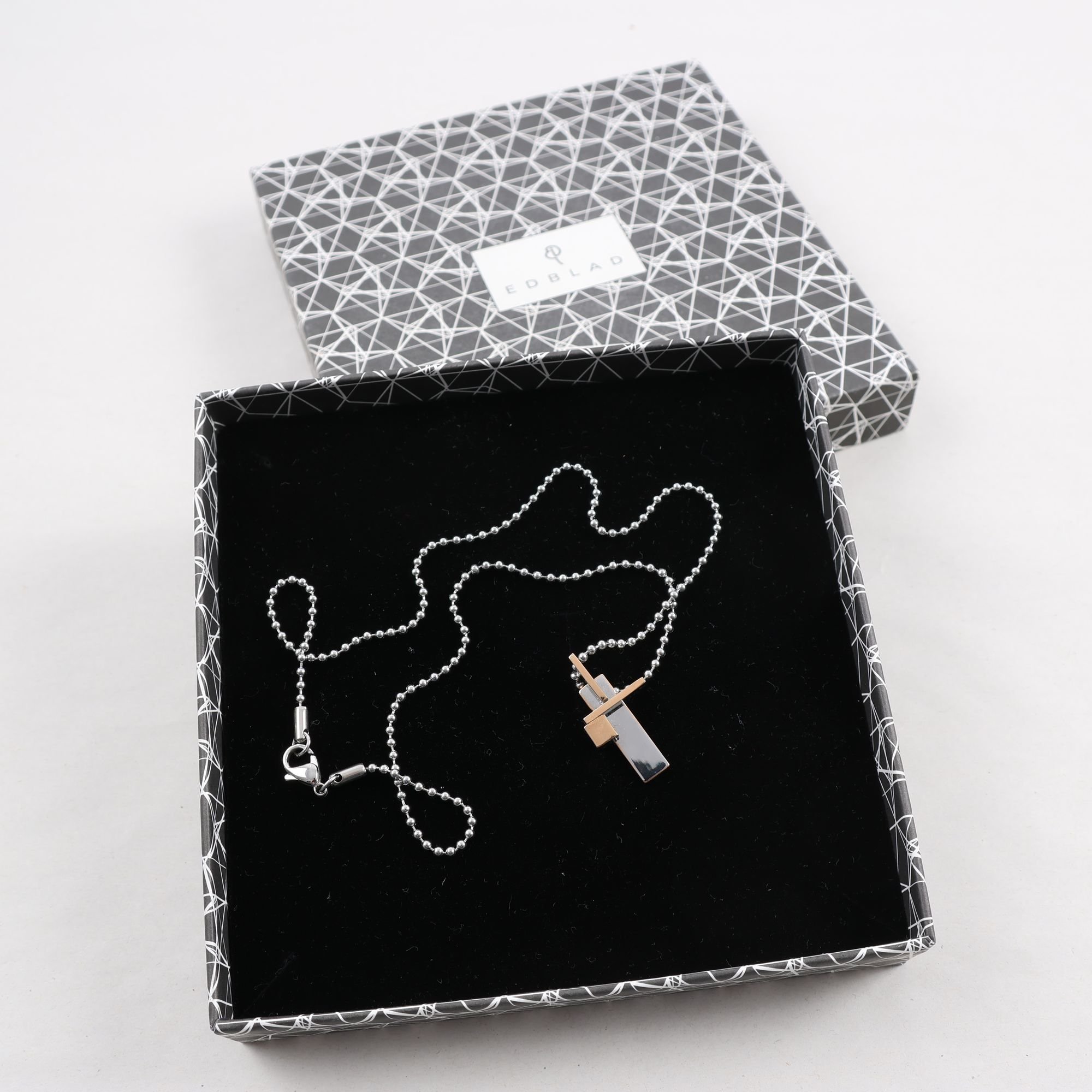 Halsband, Edblad, ”Kors”, stål.