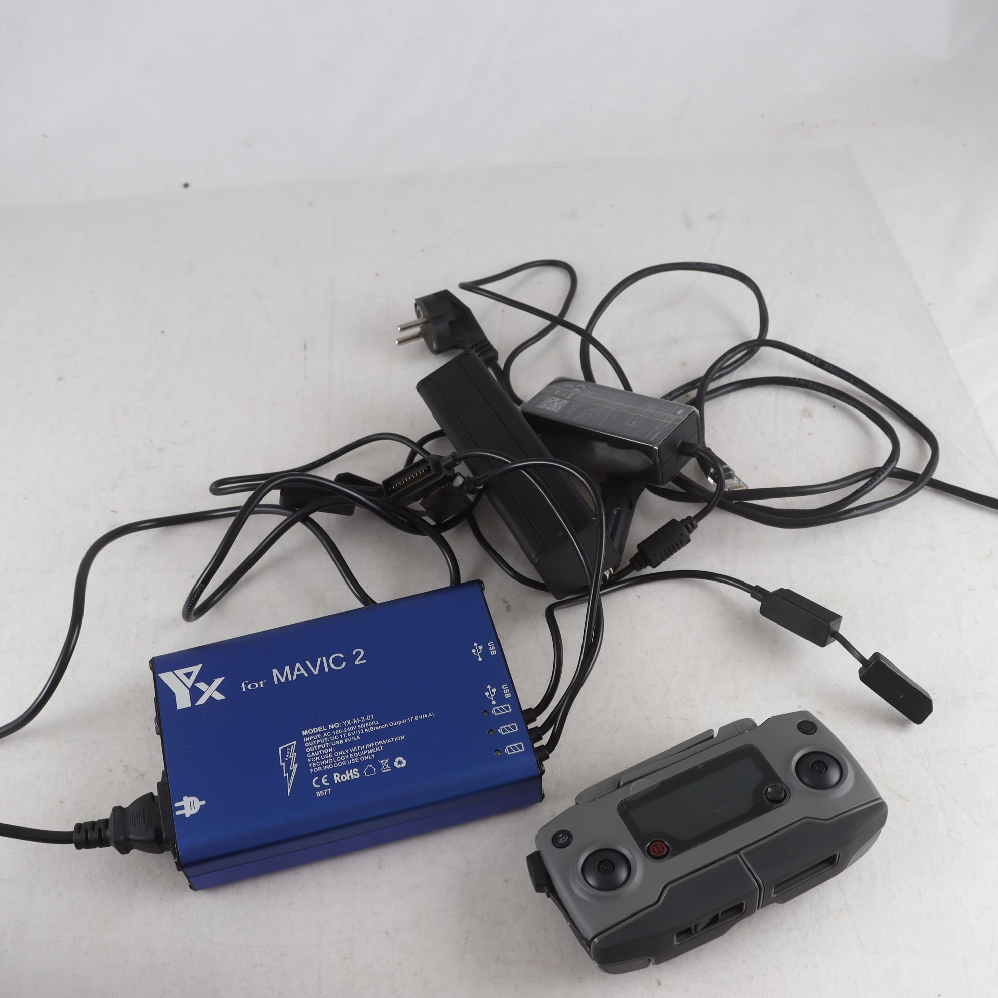 Handkontroll, laddare, till drönare. Samfraktas ej.