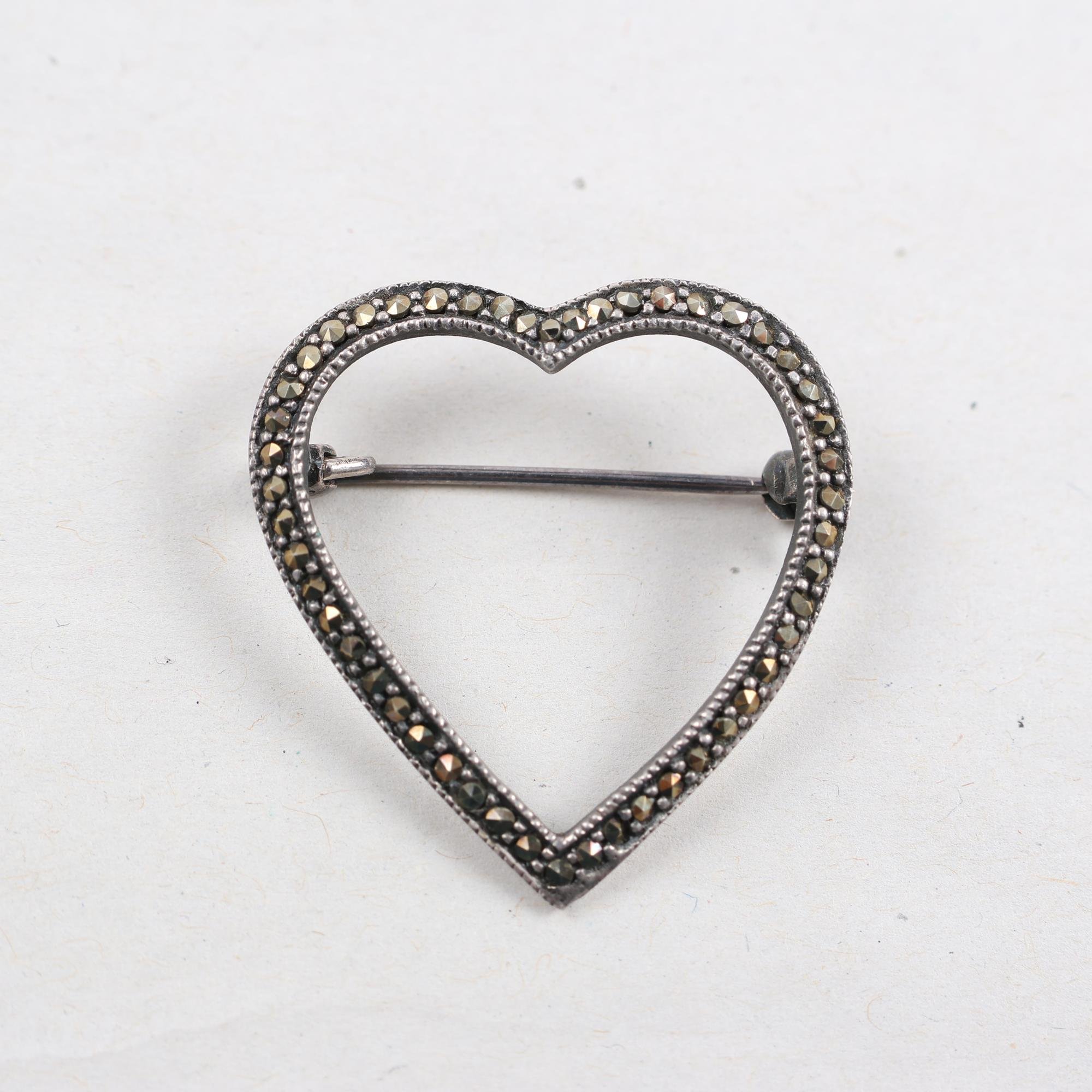 Brosch, ”Hjärta”, silver 925, markasiter.