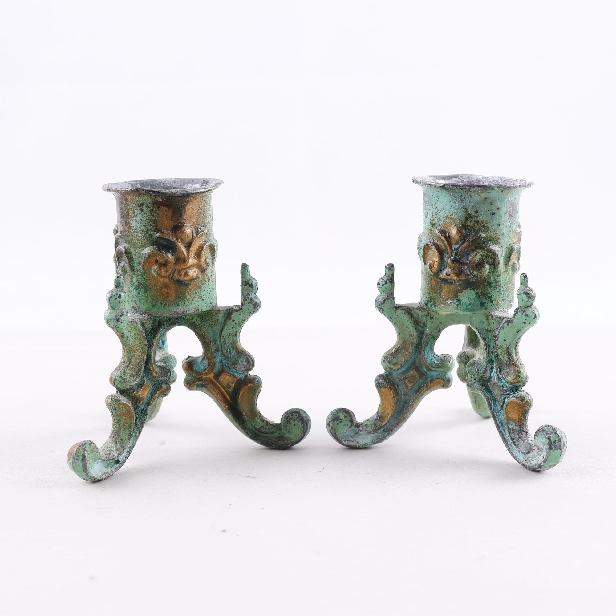 Paret Ljusstakar, Stjärnmetall, Art Deco, guld- & grönpatinerat tenn.