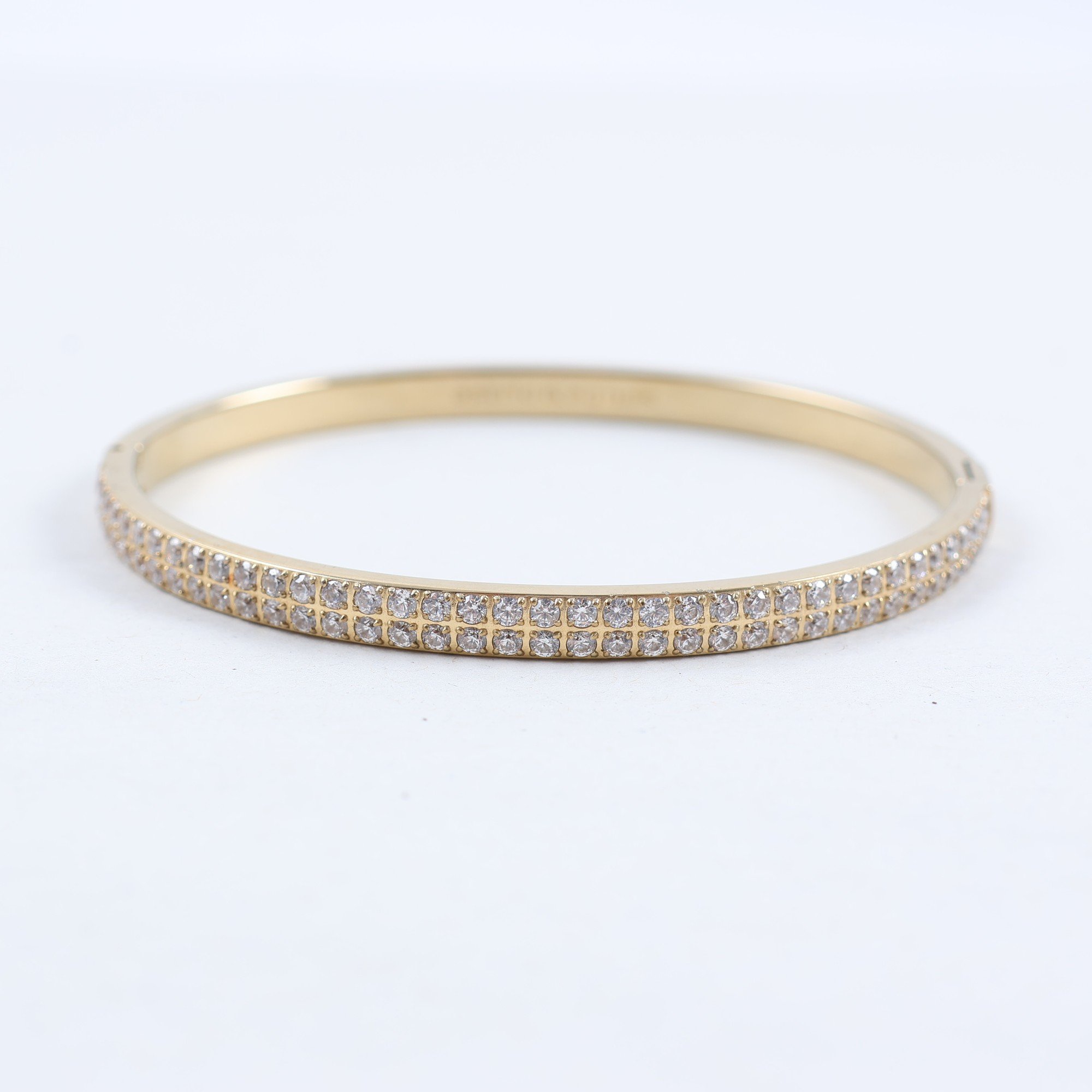 Armring, ”Astrid & Agnes”, stål, sten.