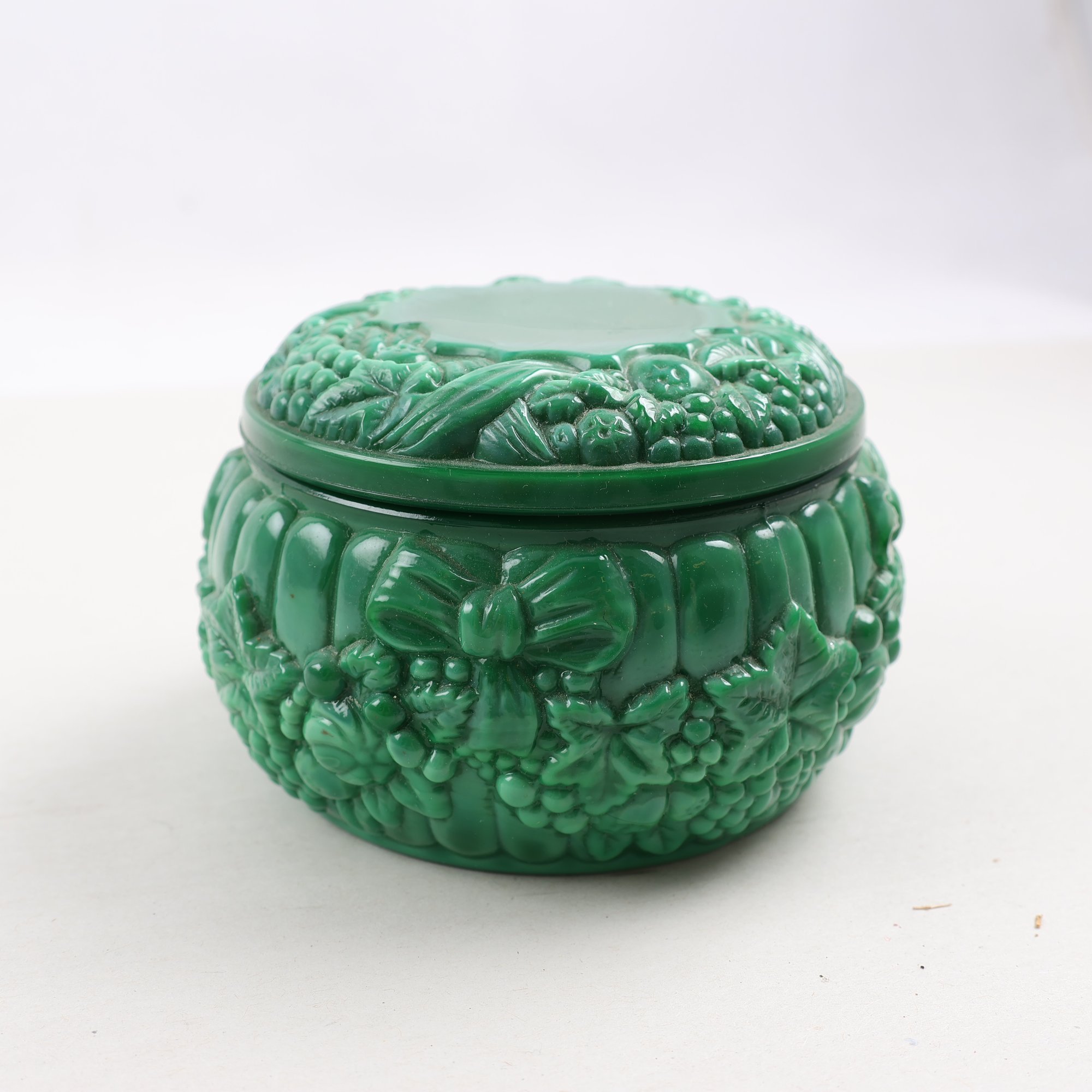 Skål med lock, malakitglas, ”Ingrid Glass”, Curt Schelovogt, Böhmen, 1930-tal