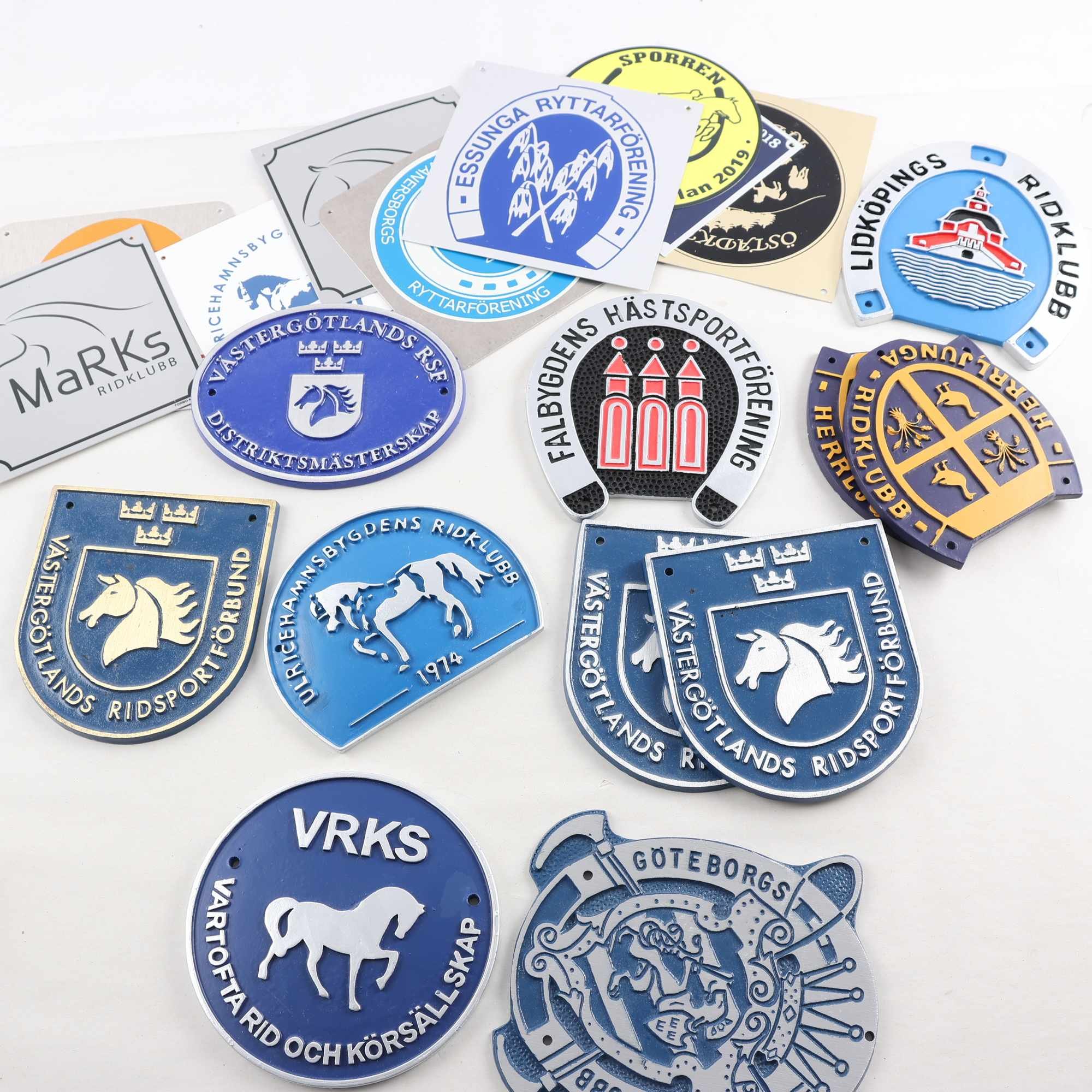 Parti plaketter , Ridsport, metall.