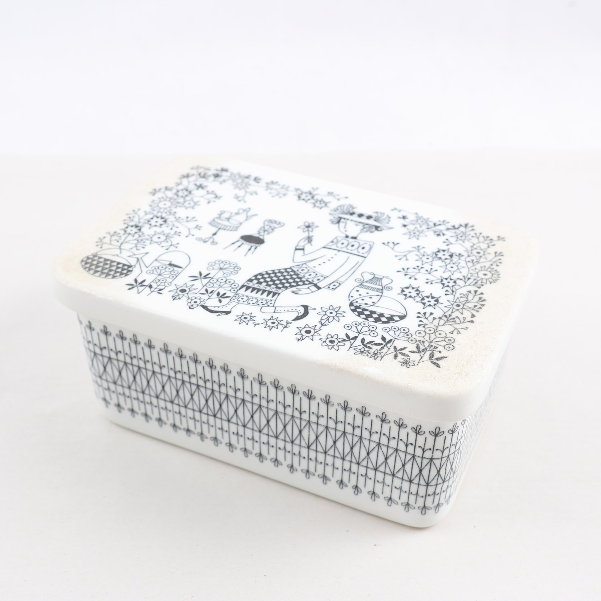 Smörask, porslin, ”Emilia”, Raija Uosikkinen, Arabia, Finland