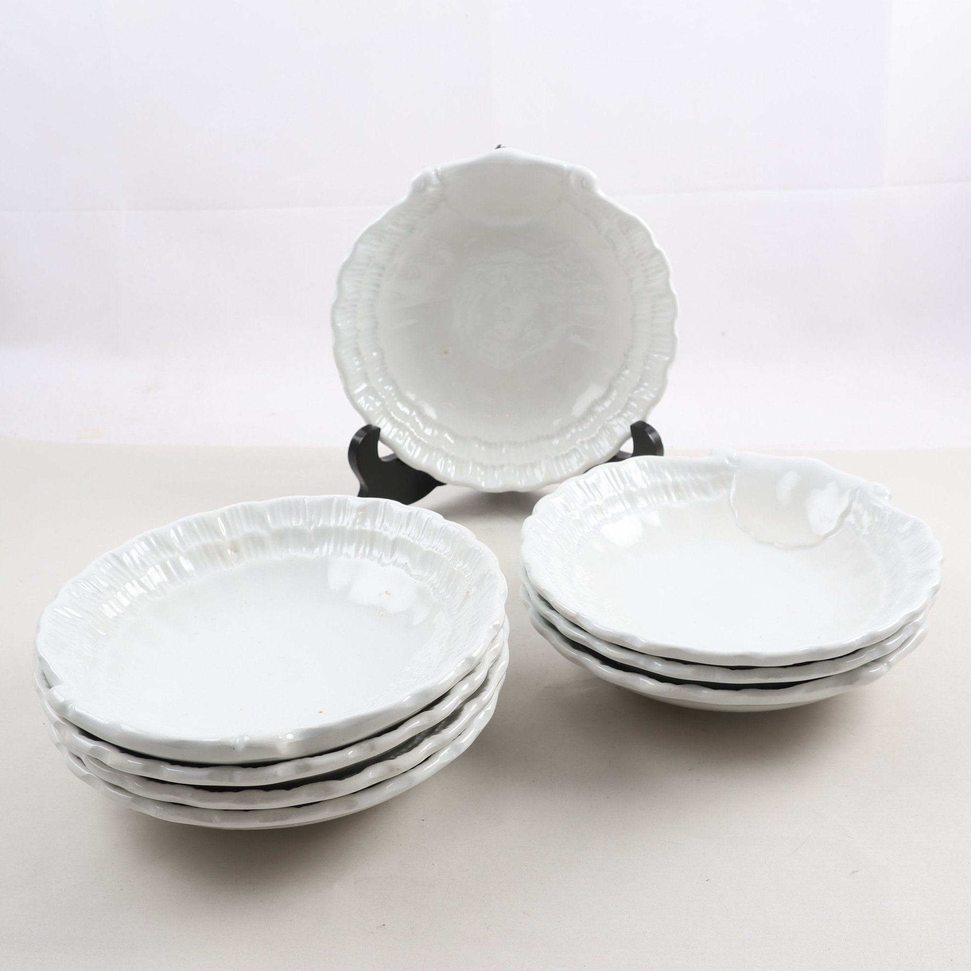 Skålar, porslin, snäckformade, majolika, Italien. Samfraktas ej.