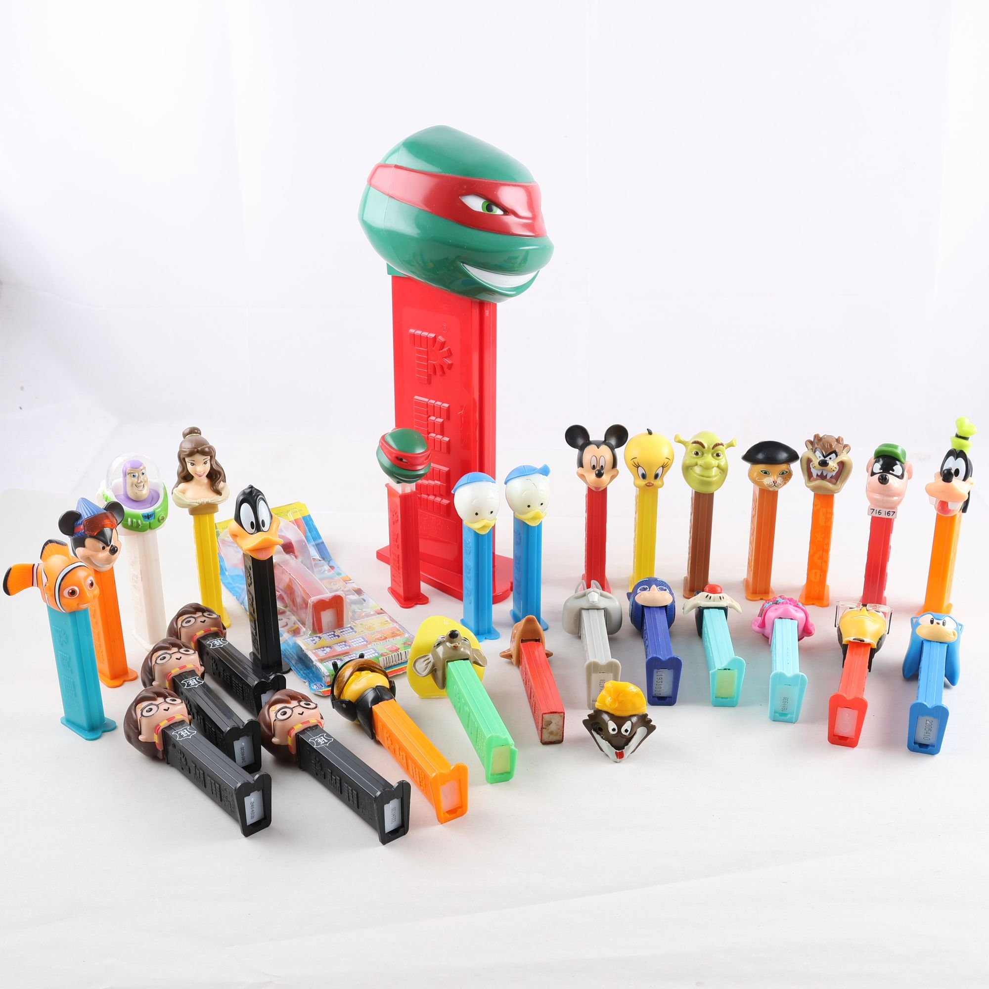 Figurer, Pez, godishållare blandat.