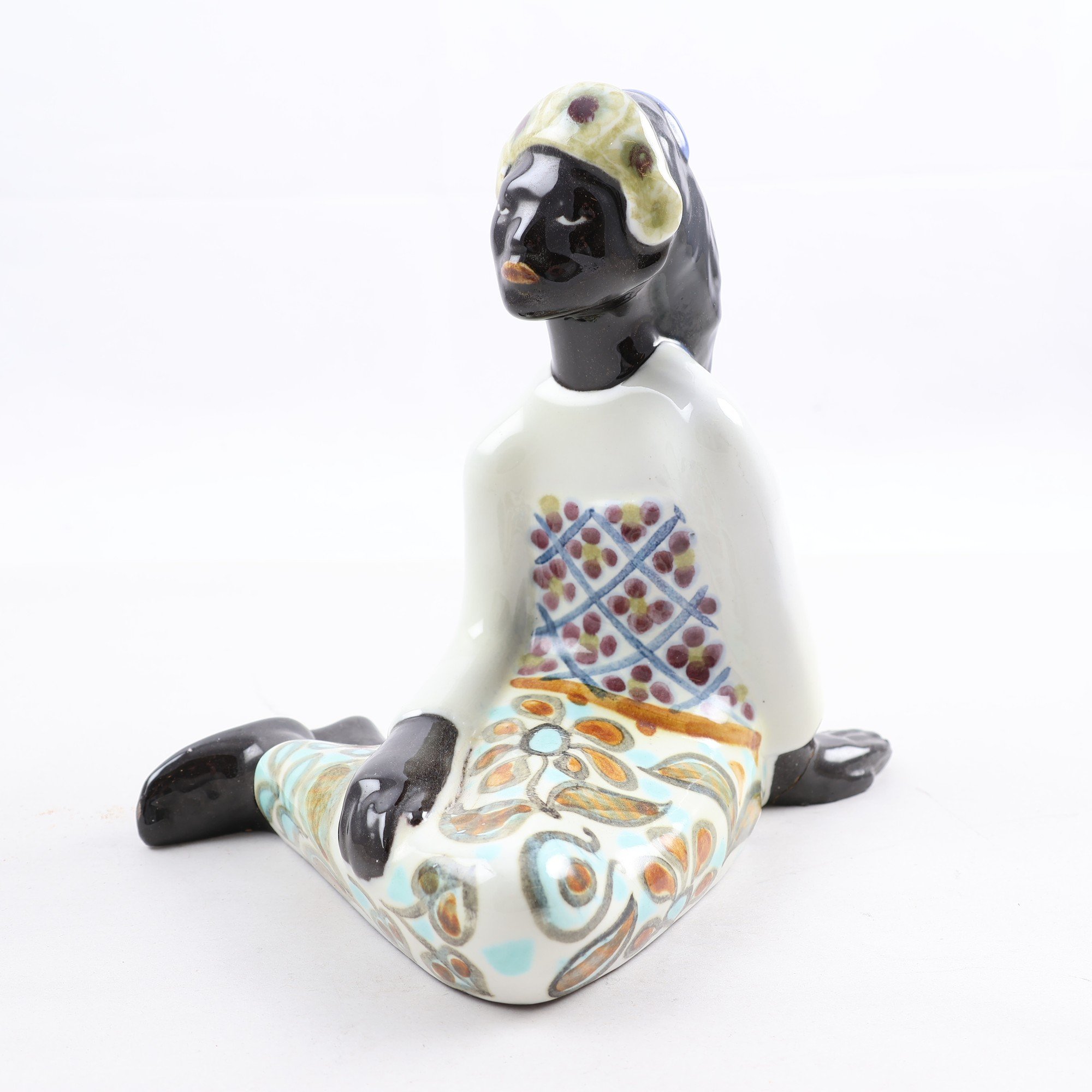 Figurin, keramik, Mari Simmulson, Upsala Ekeby. Samfraktas ej.