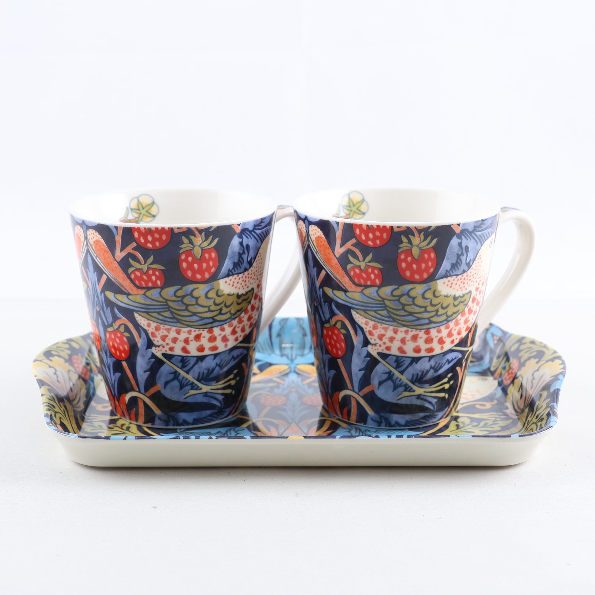 Muggar på bricka, Pimpernel, ”Strawberry Thief”, William Morris.