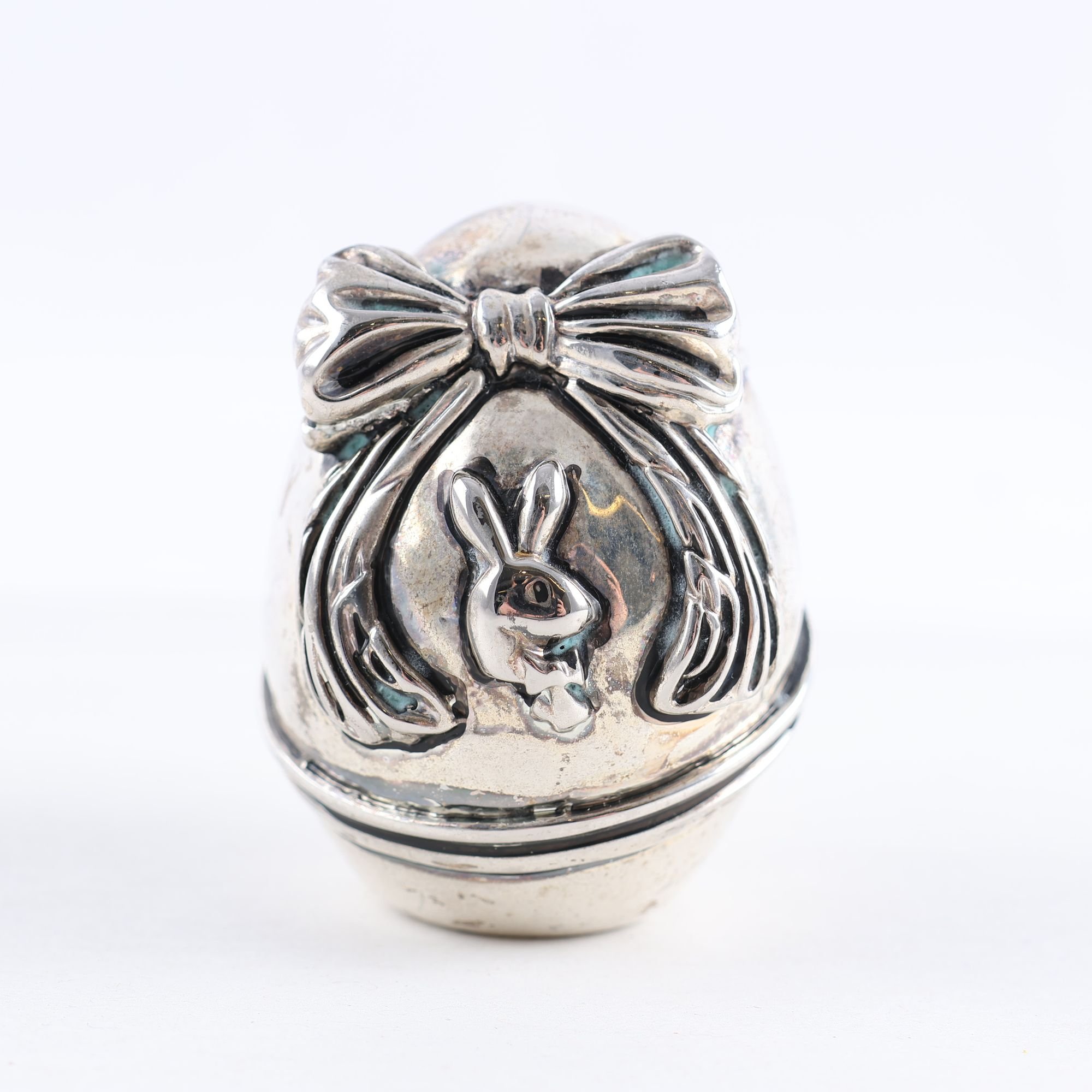 Dekoration, nysilver, ägg med kanin.