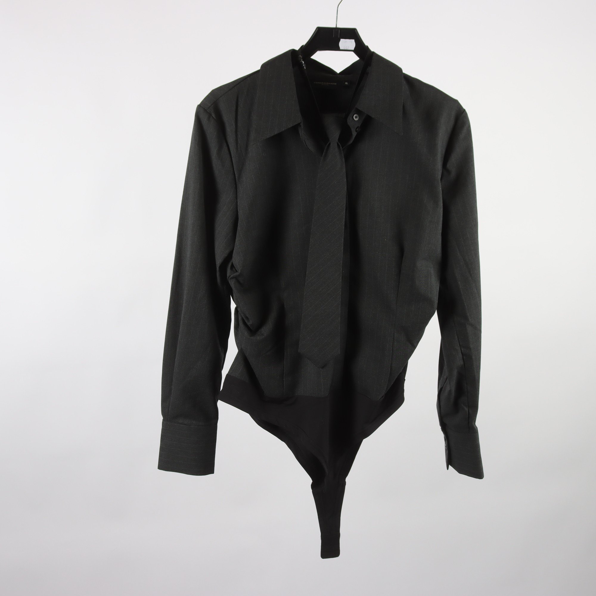 Skjorta/body och slips, Copenhagen Muse, grå, stl. XL.