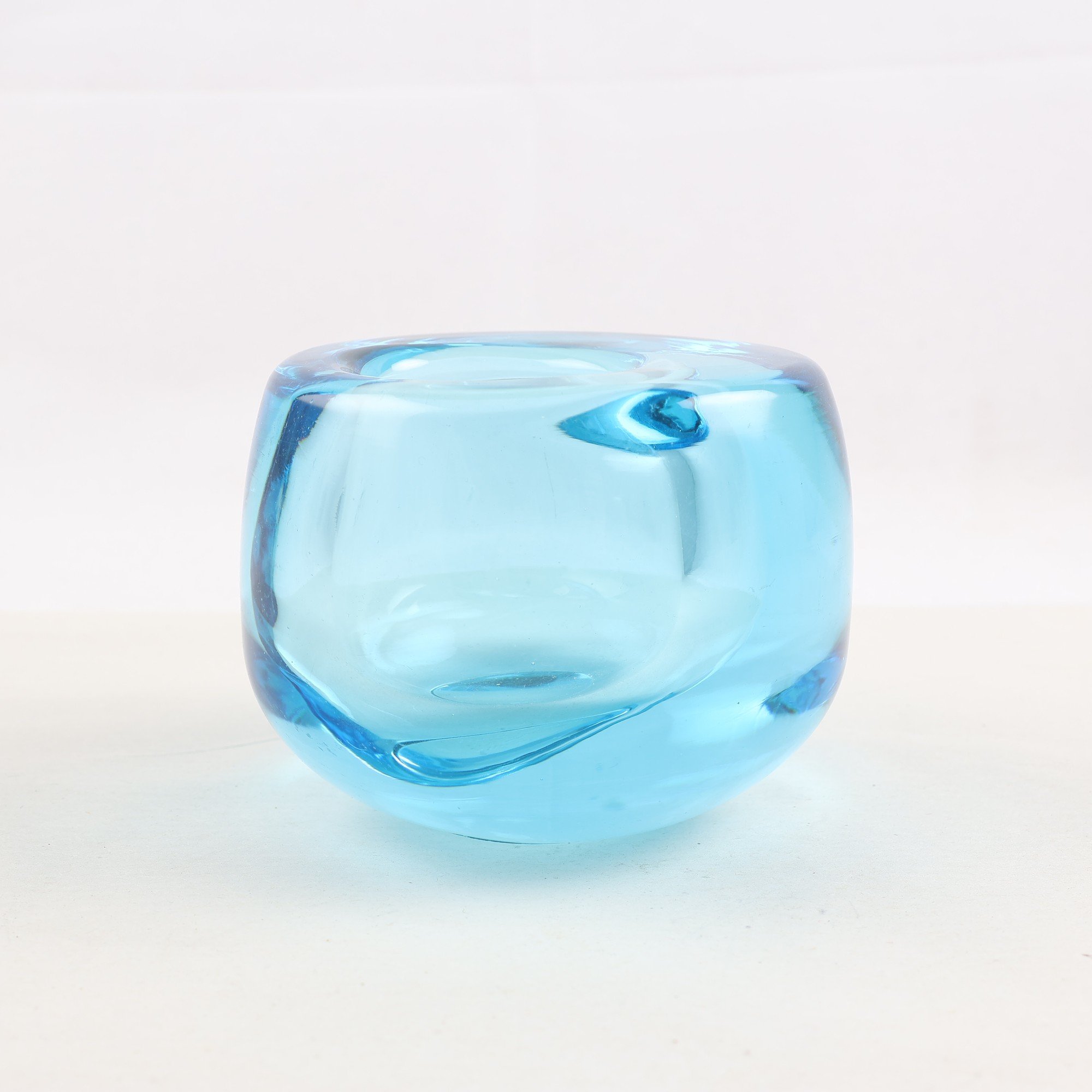 Vas, glas, Per Lutken Holmegaard, monogramsignerad