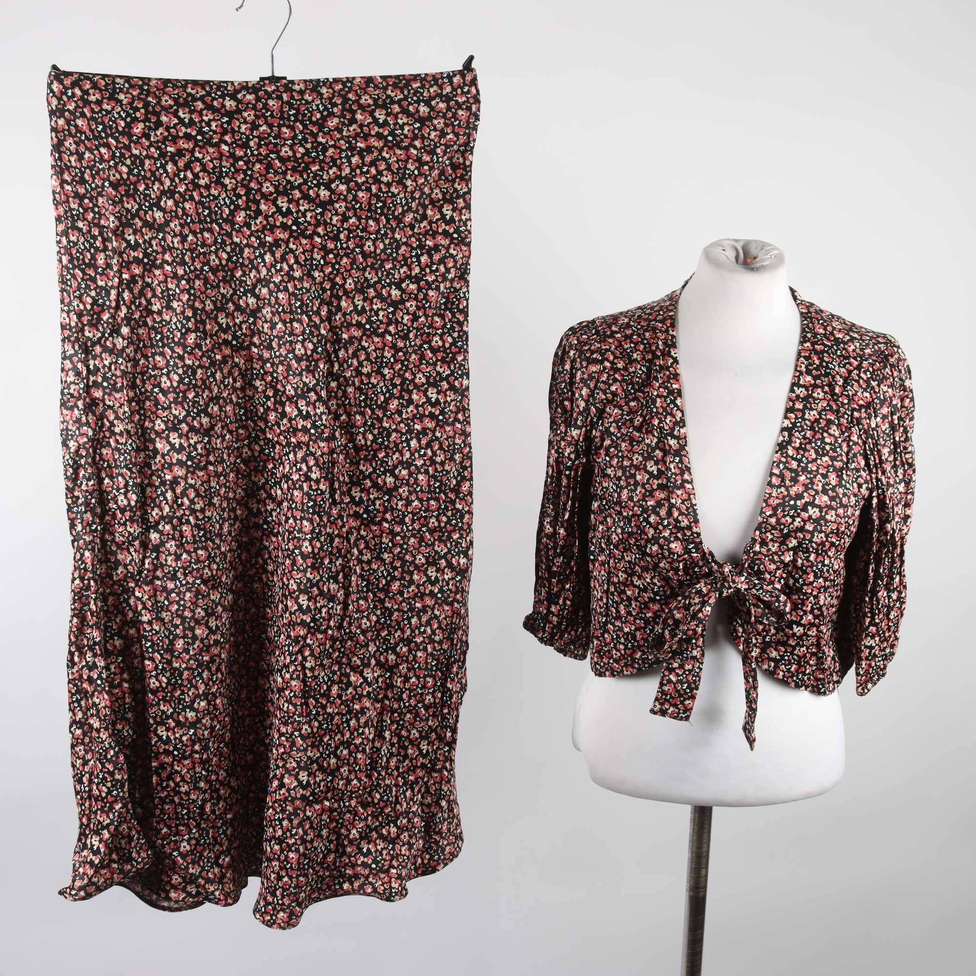 Kjol och blus, Na-Kd, mönstrad, svart, stl. 36/40.