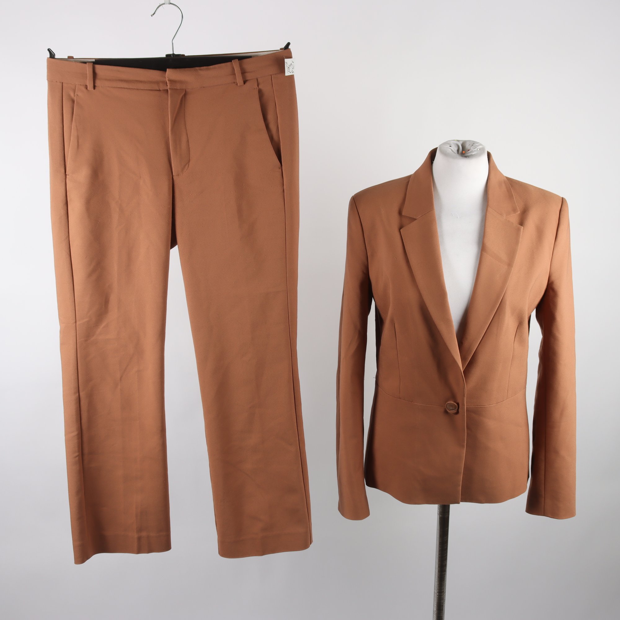 Kostym, InWear, brun, stl. 36/38.