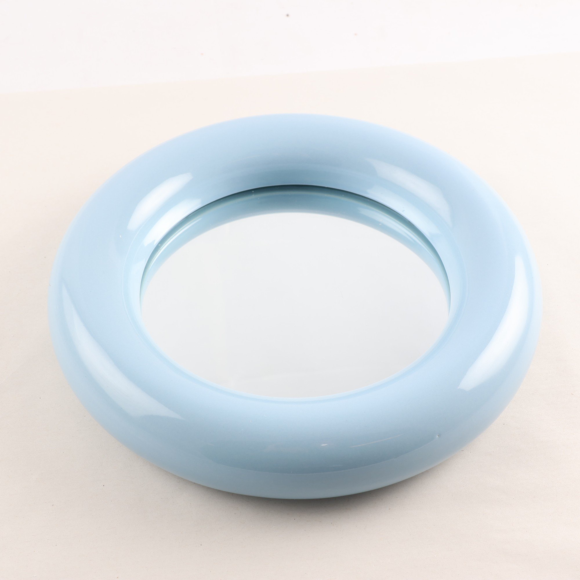 Spegel, rund, 1970-tal, porslin. Samfraktas ej.