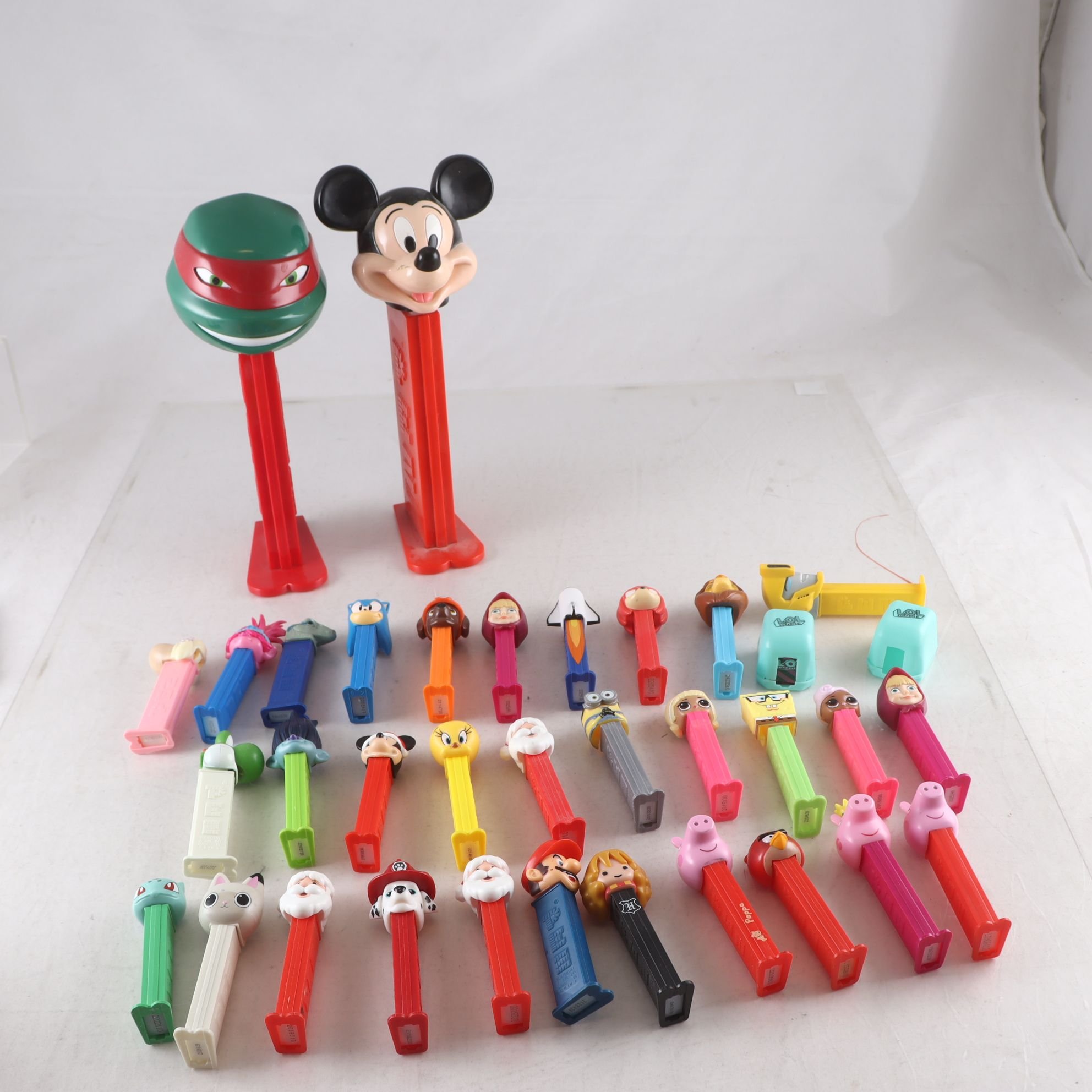 Figurer, Pez, godishållare, blandat.