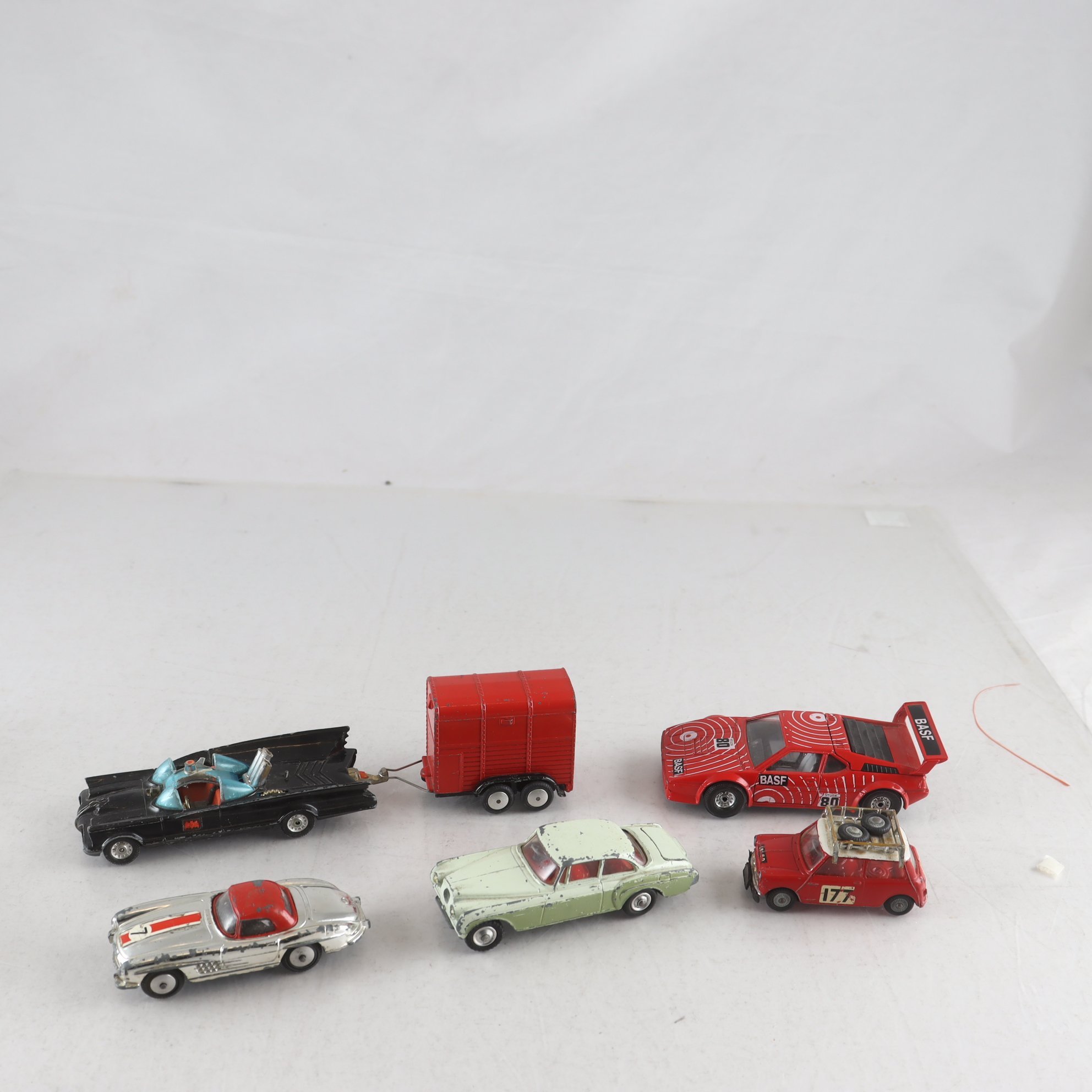 Bilar, Corgi, blandat.