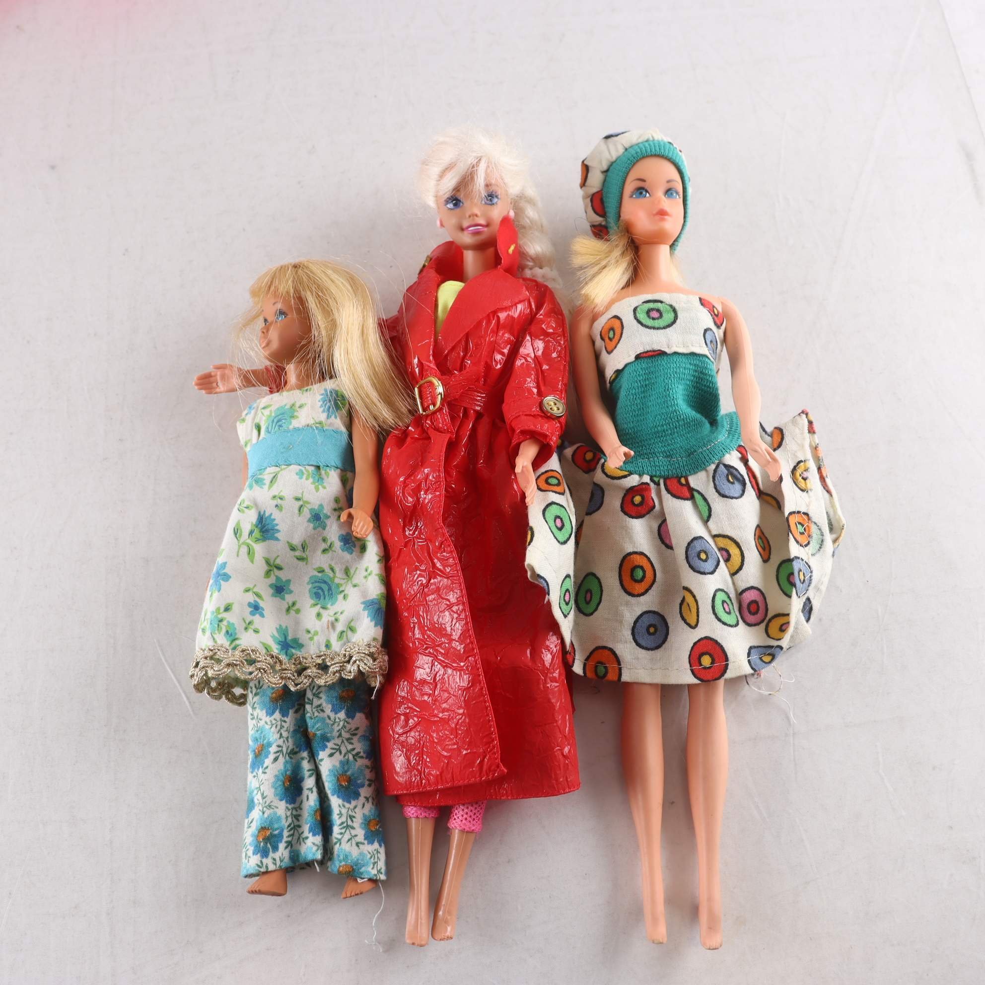 Dockor, Barbie mattel, blandat med tillbehör.